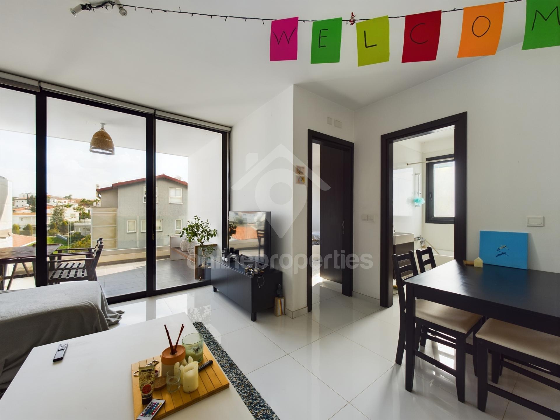 To change image, hover mouse over thumbnails below