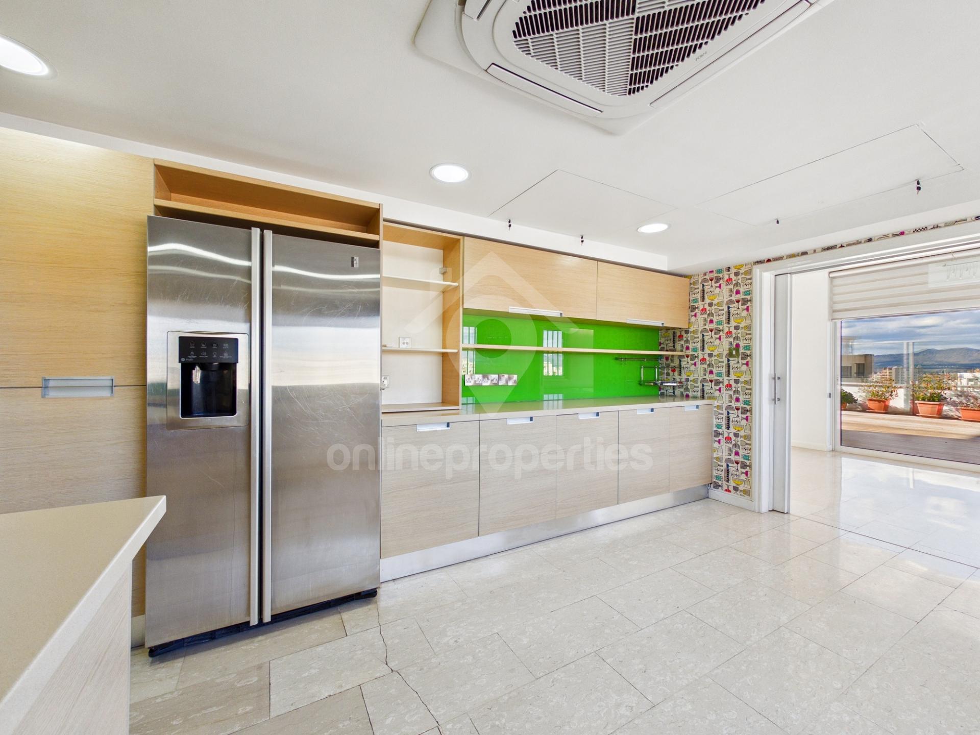 To change image, hover mouse over thumbnails below