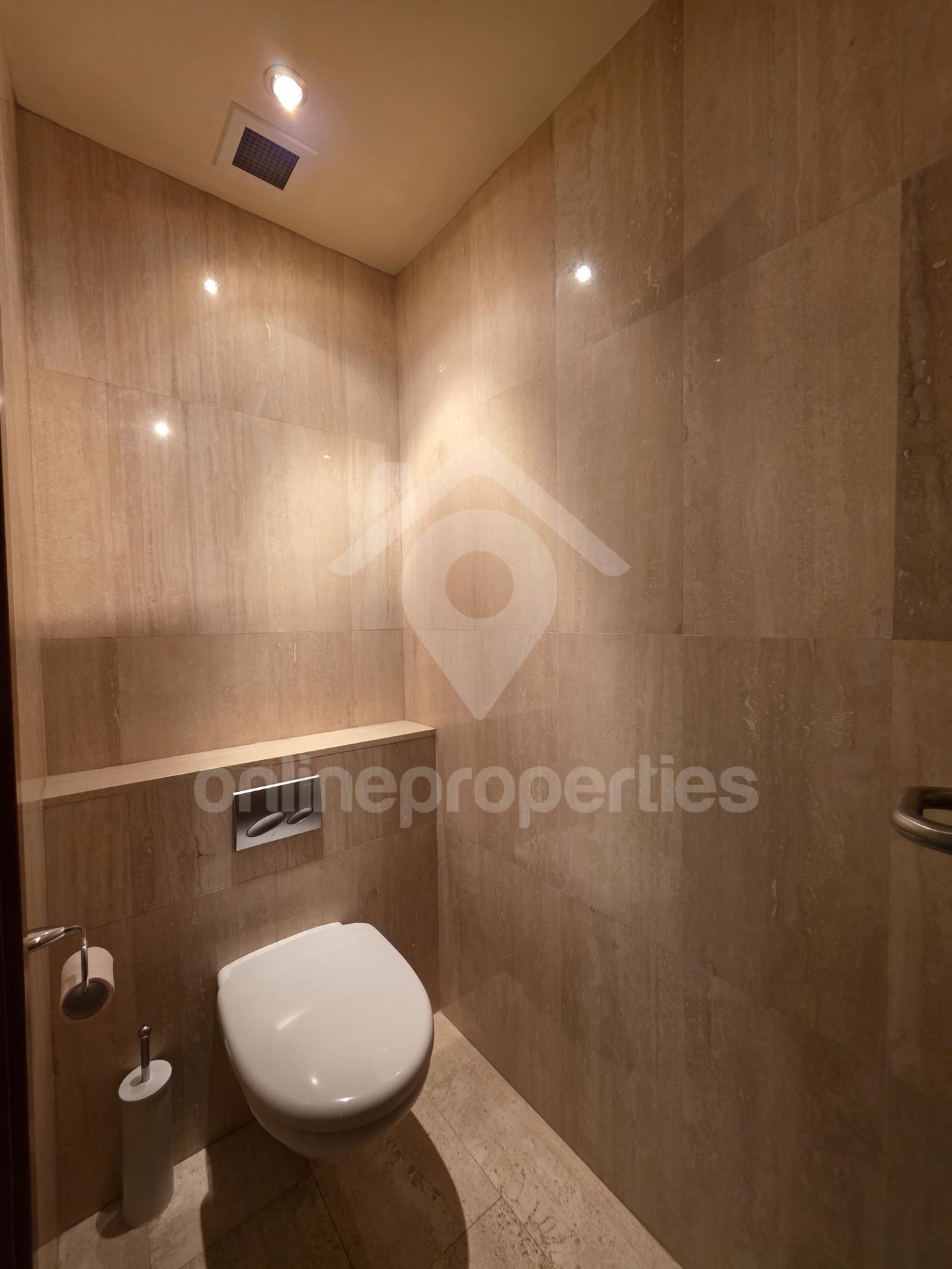 To change image, hover mouse over thumbnails below