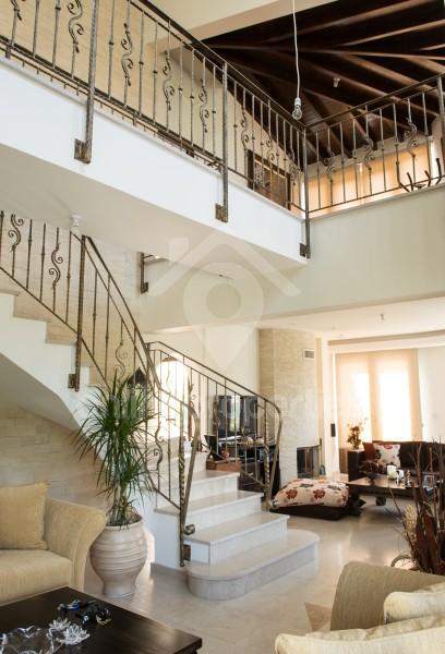 To change image, hover mouse over thumbnails below