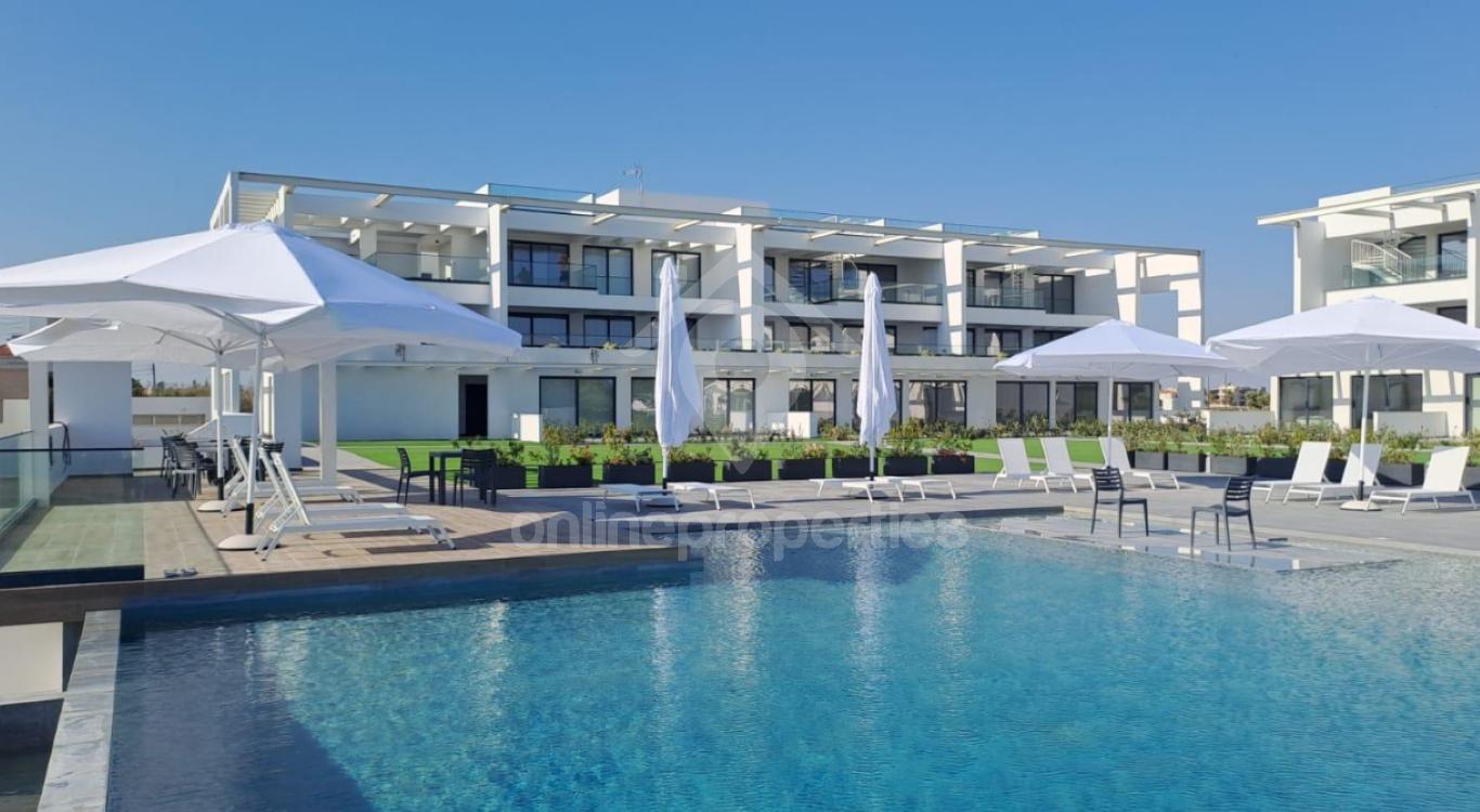 To change image, hover mouse over thumbnails below