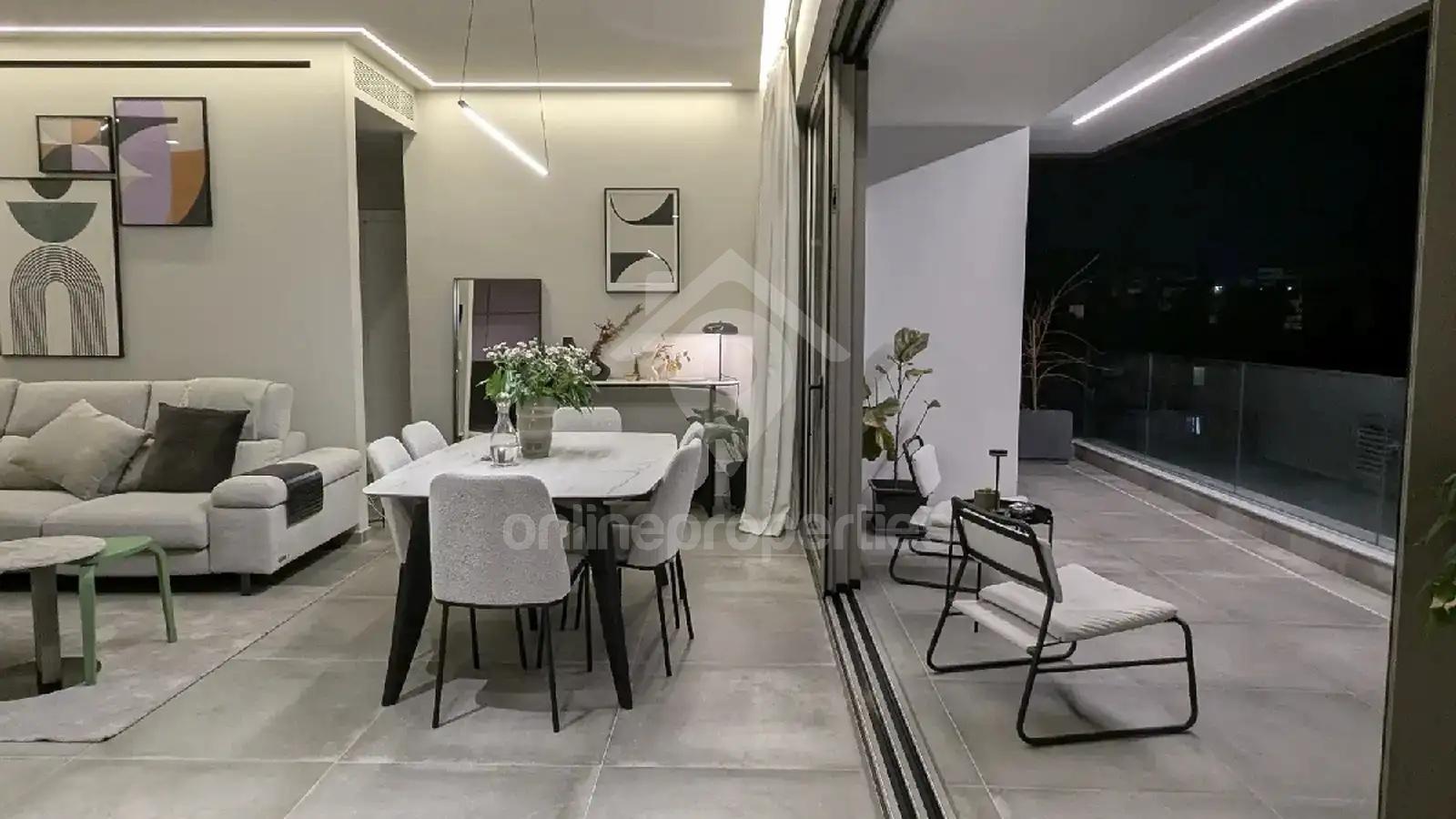 To change image, hover mouse over thumbnails below