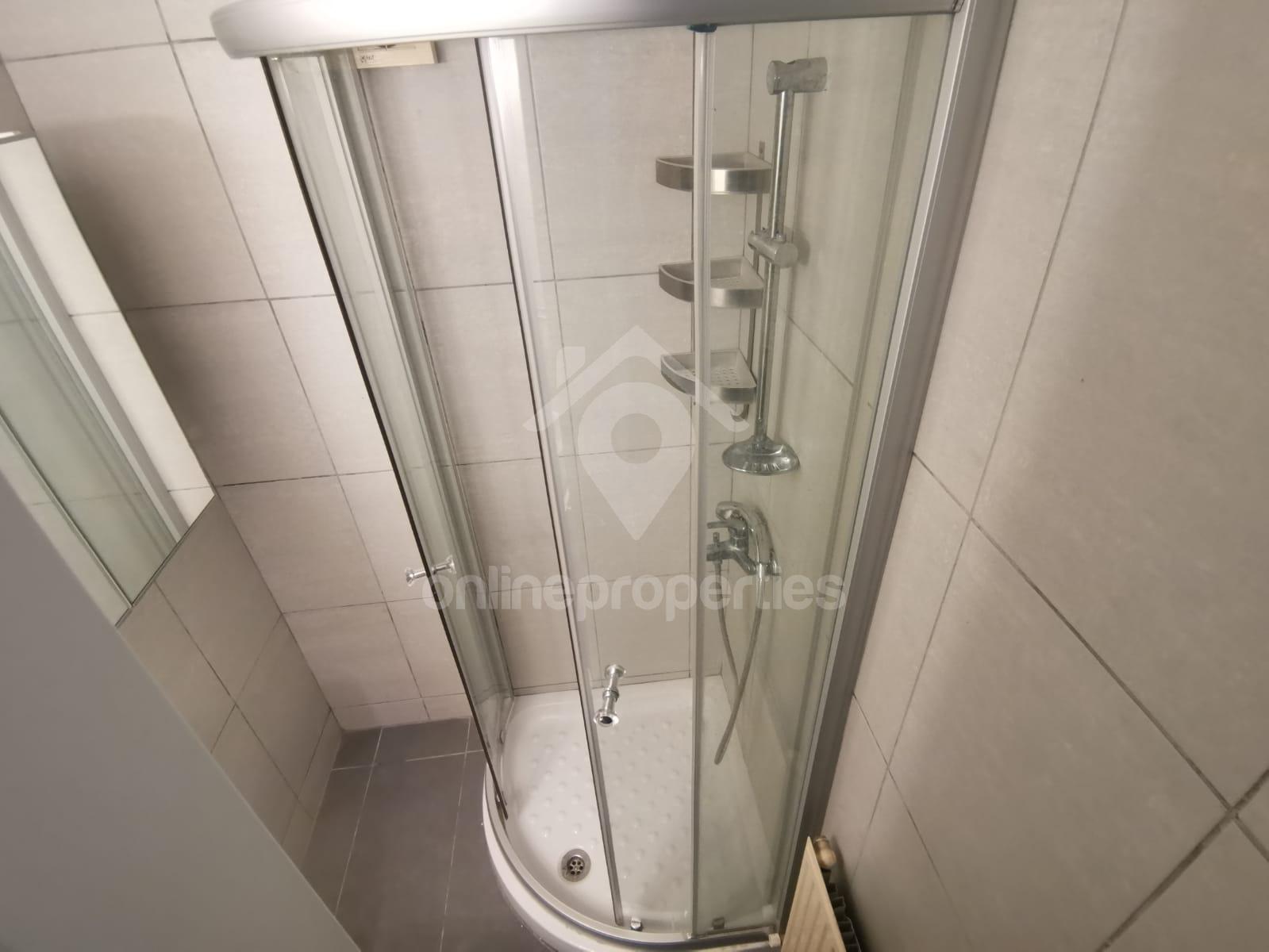 To change image, hover mouse over thumbnails below