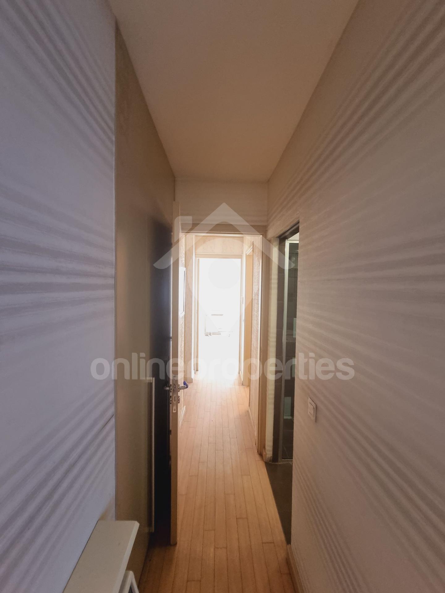 To change image, hover mouse over thumbnails below