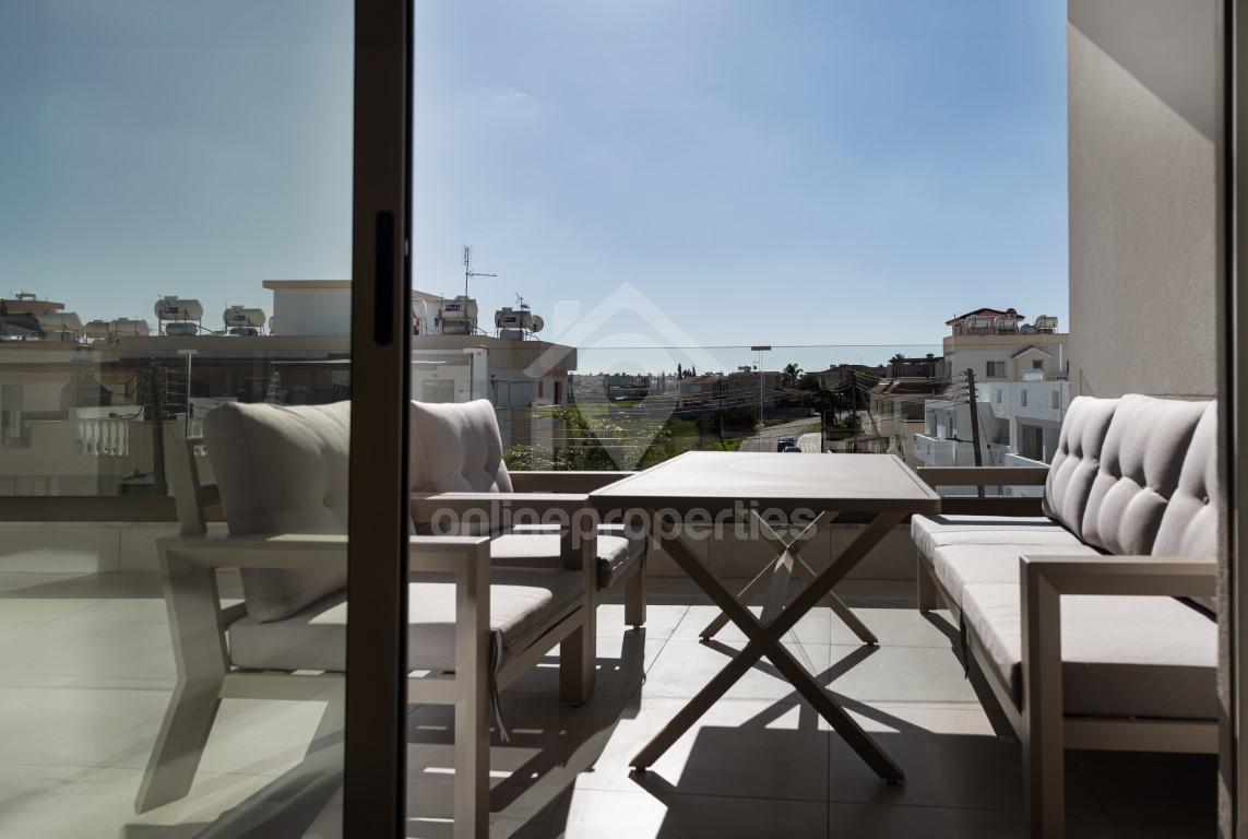 To change image, hover mouse over thumbnails below