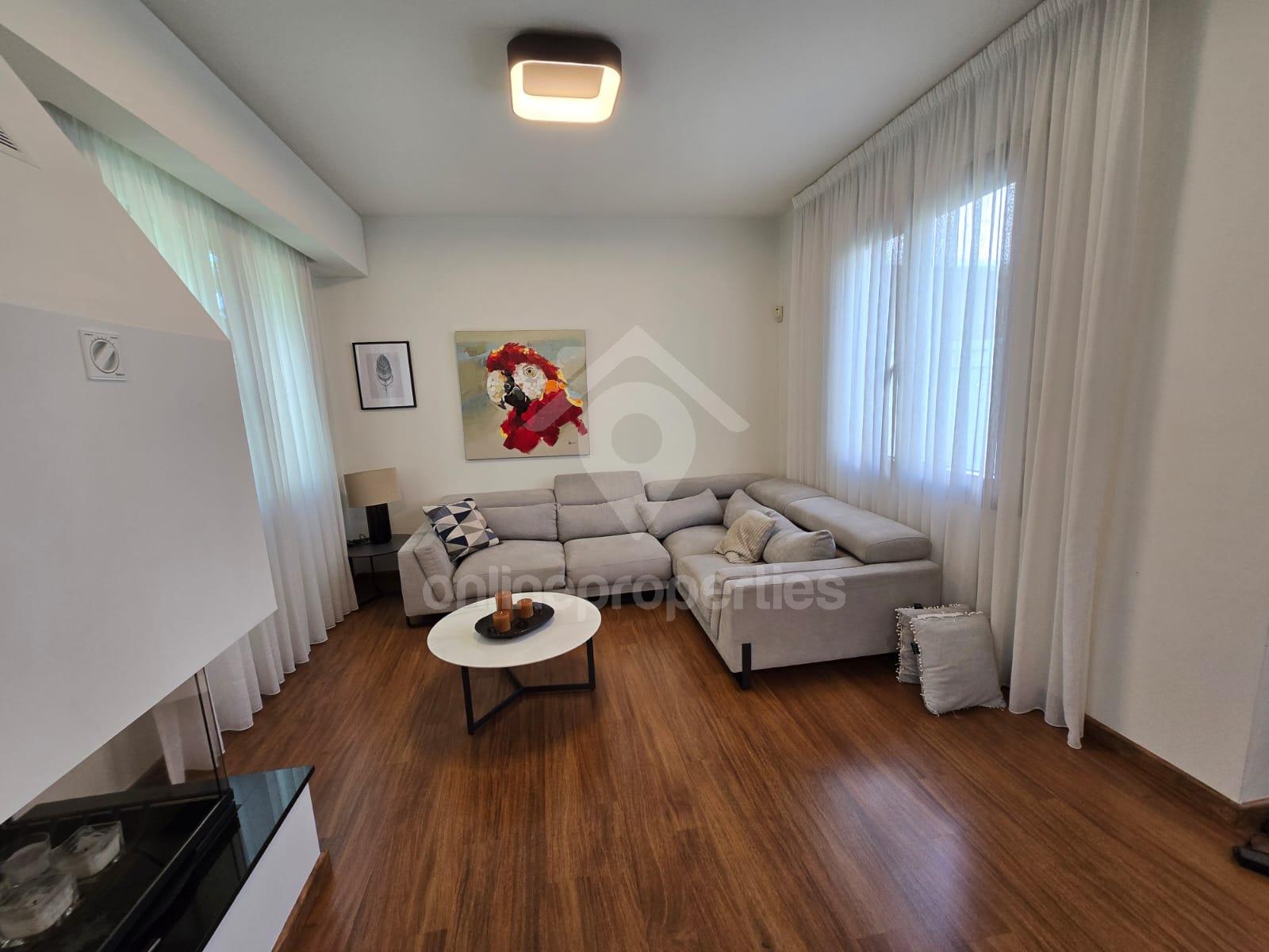 To change image, hover mouse over thumbnails below