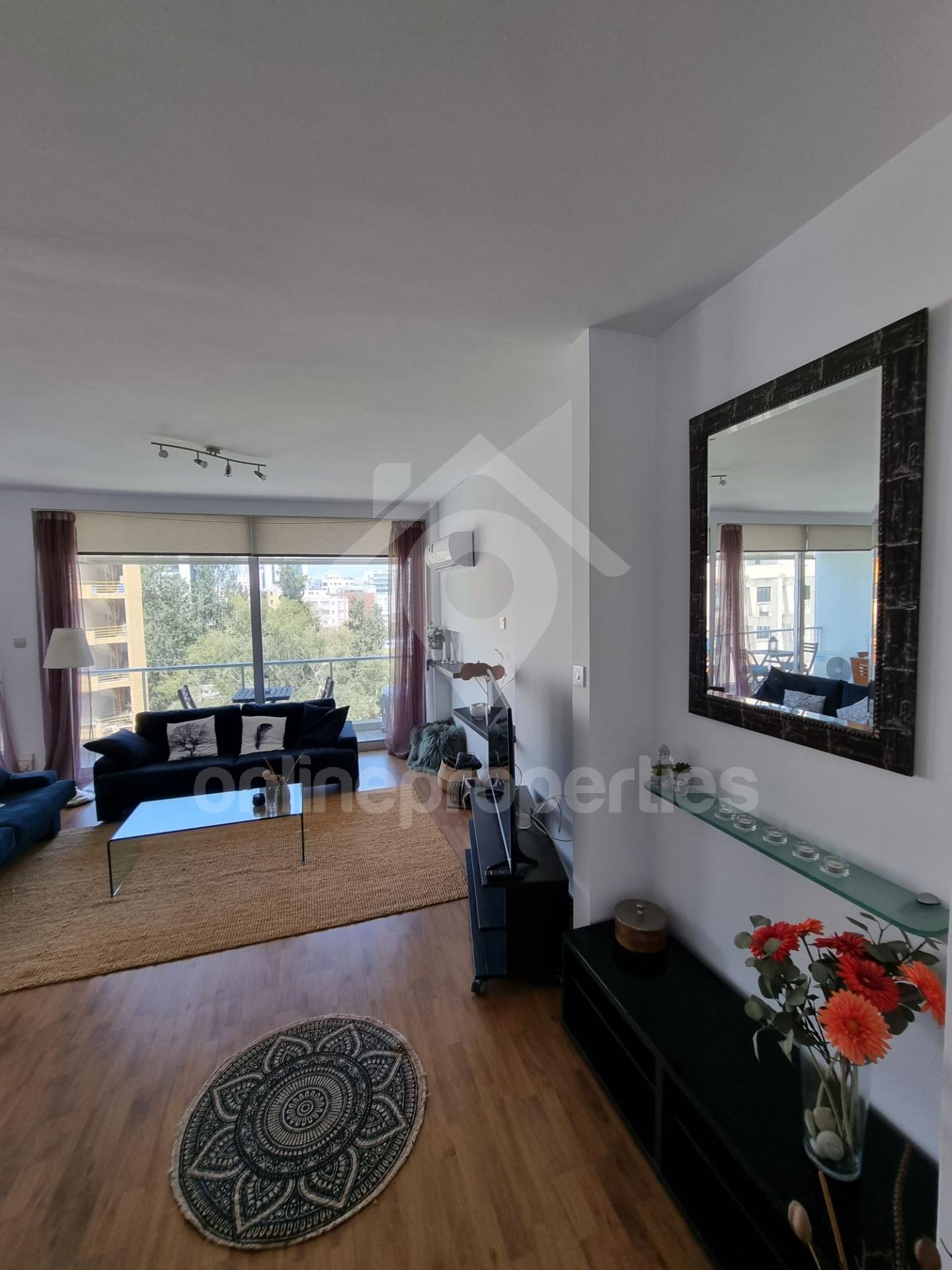 To change image, hover mouse over thumbnails below