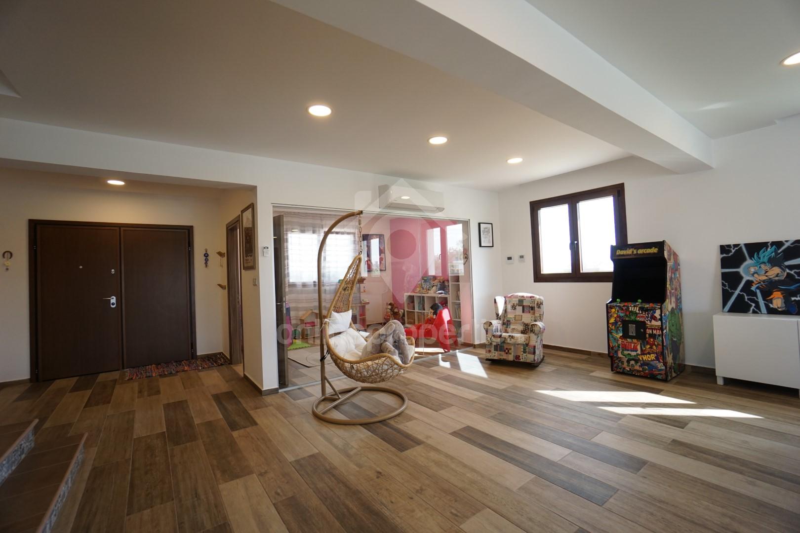 To change image, hover mouse over thumbnails below