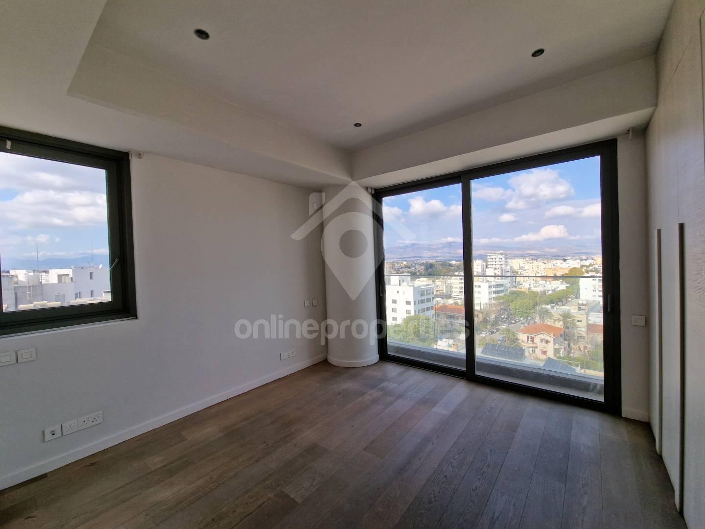 To change image, hover mouse over thumbnails below