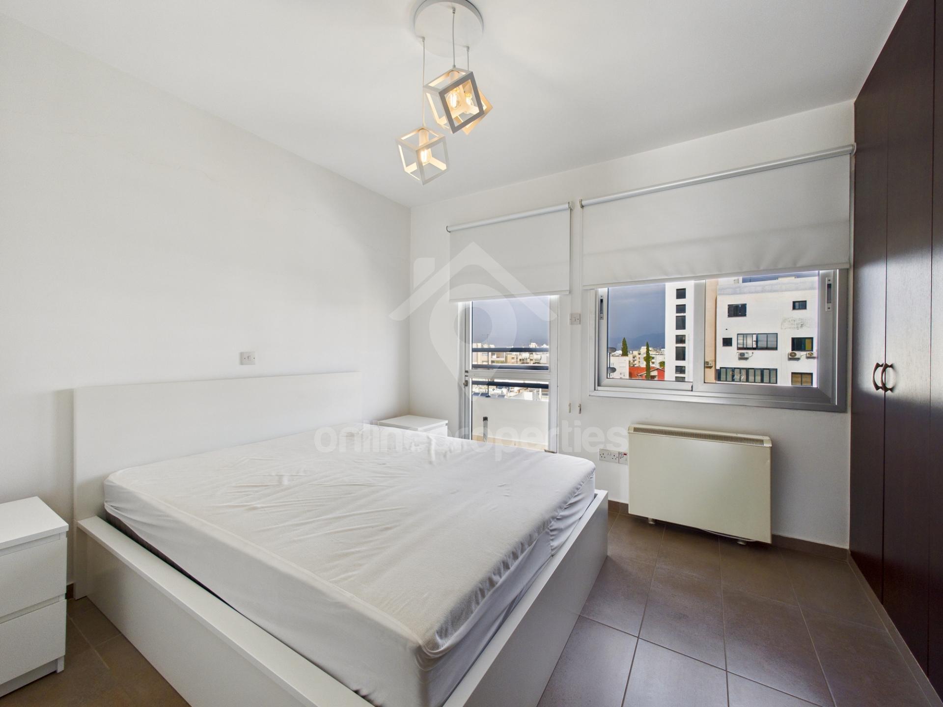 To change image, hover mouse over thumbnails below