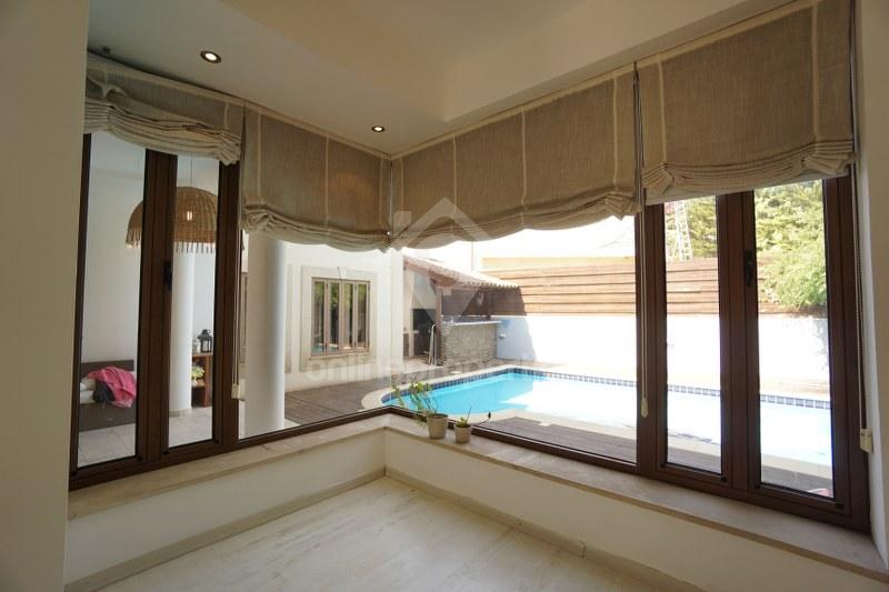 To change image, hover mouse over thumbnails below