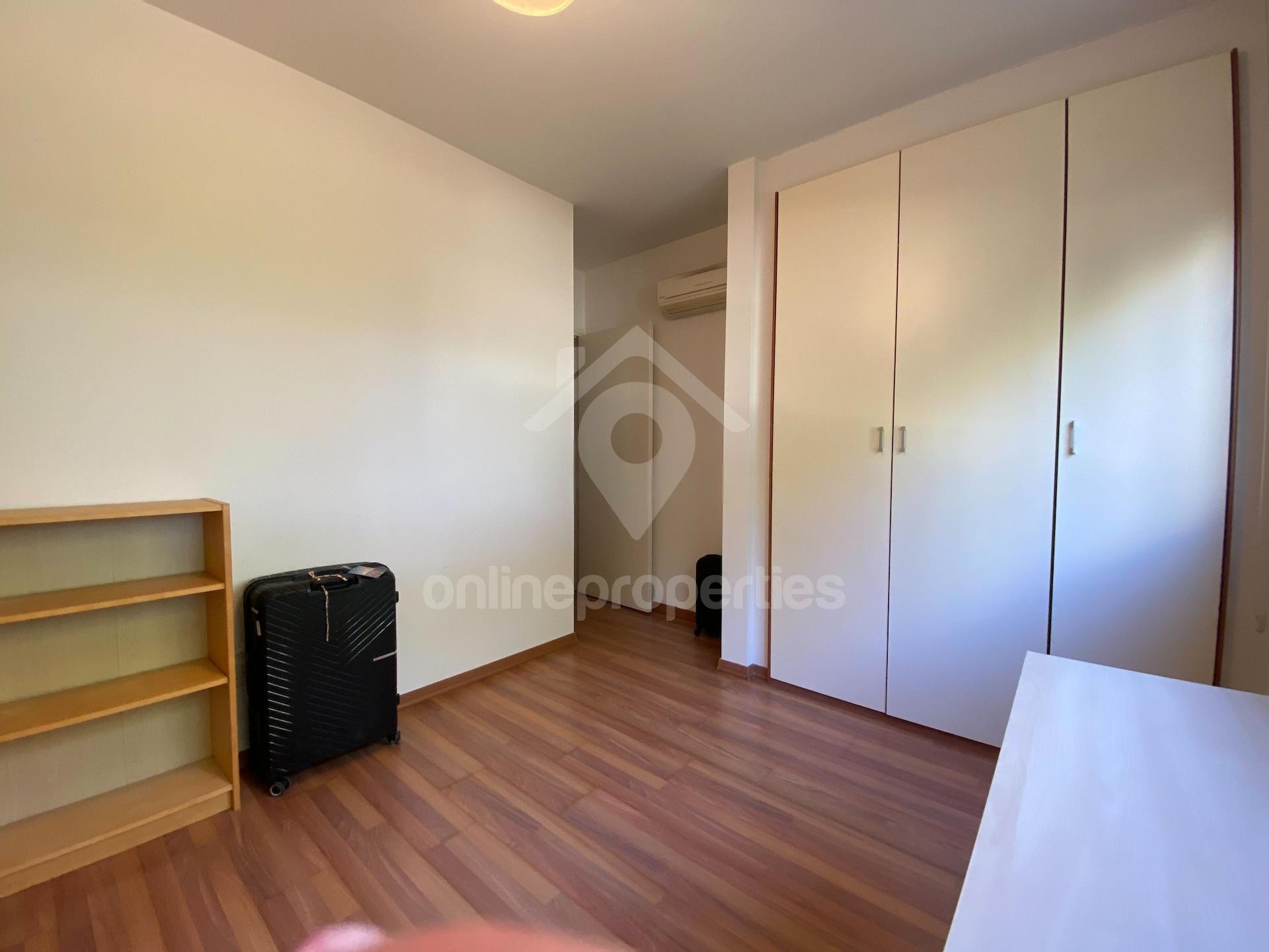 To change image, hover mouse over thumbnails below