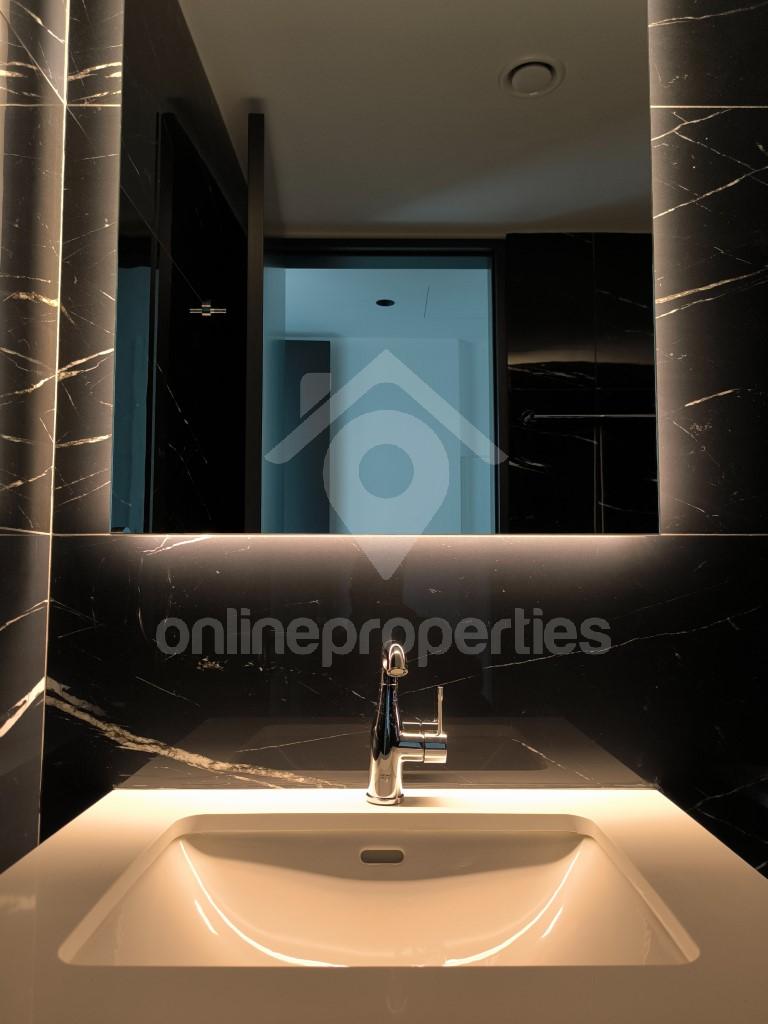 To change image, hover mouse over thumbnails below