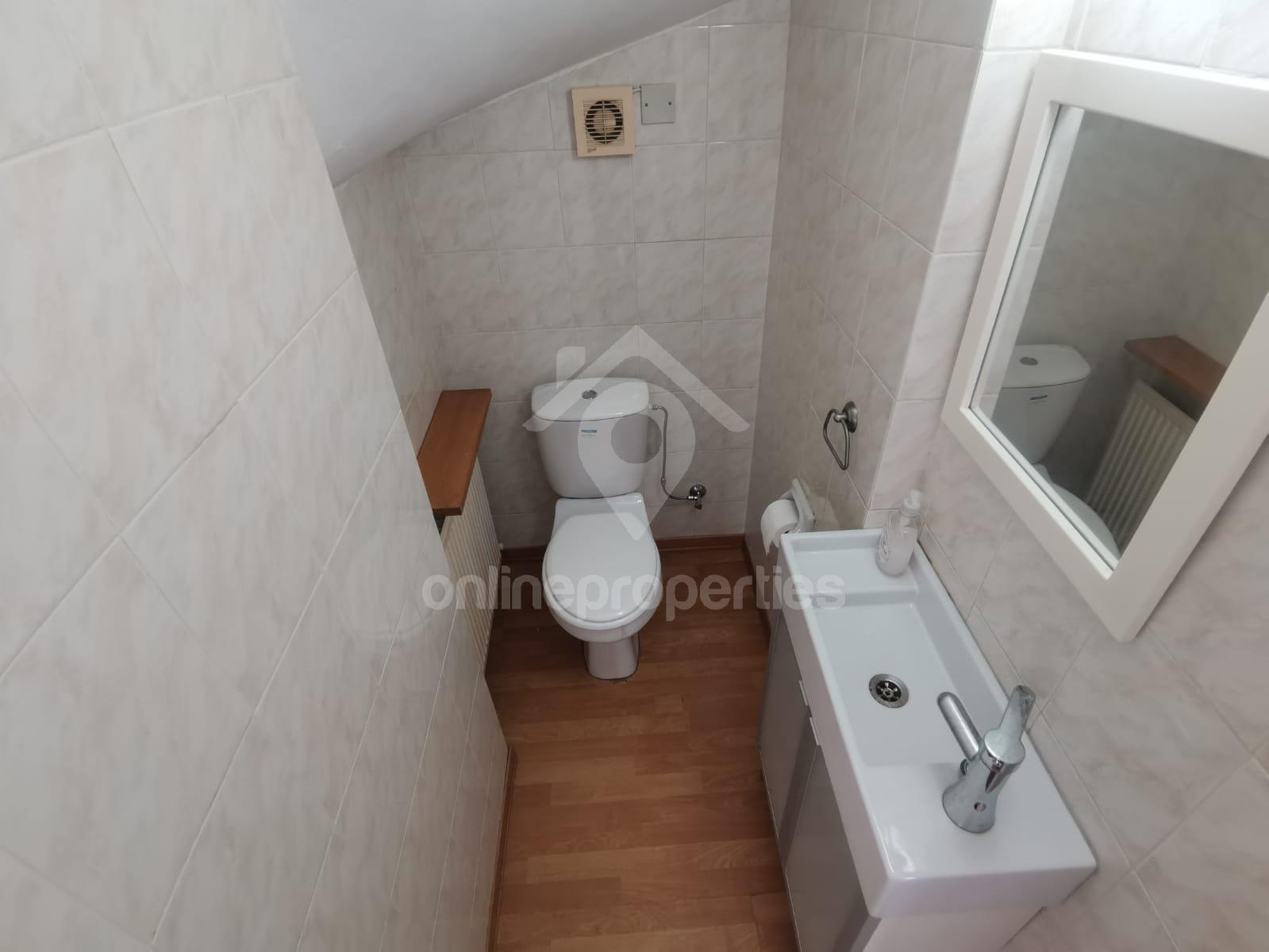 To change image, hover mouse over thumbnails below