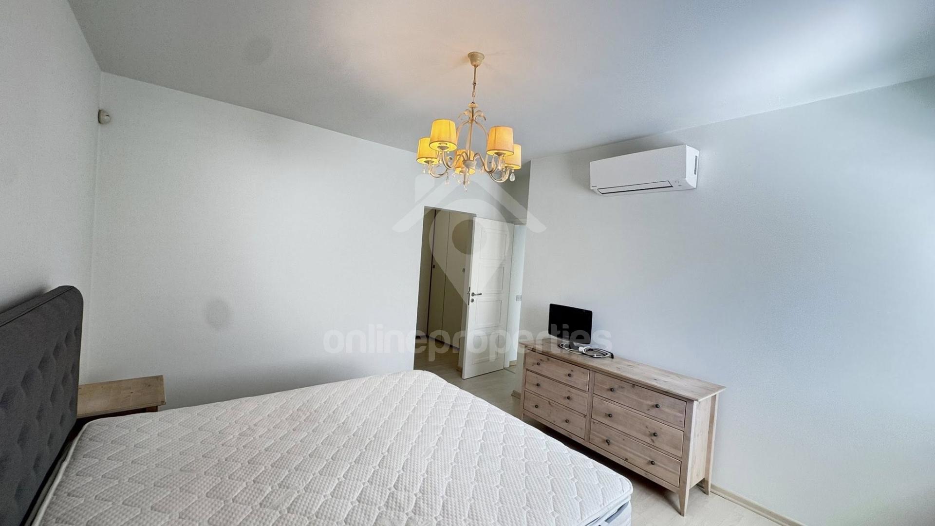 To change image, hover mouse over thumbnails below