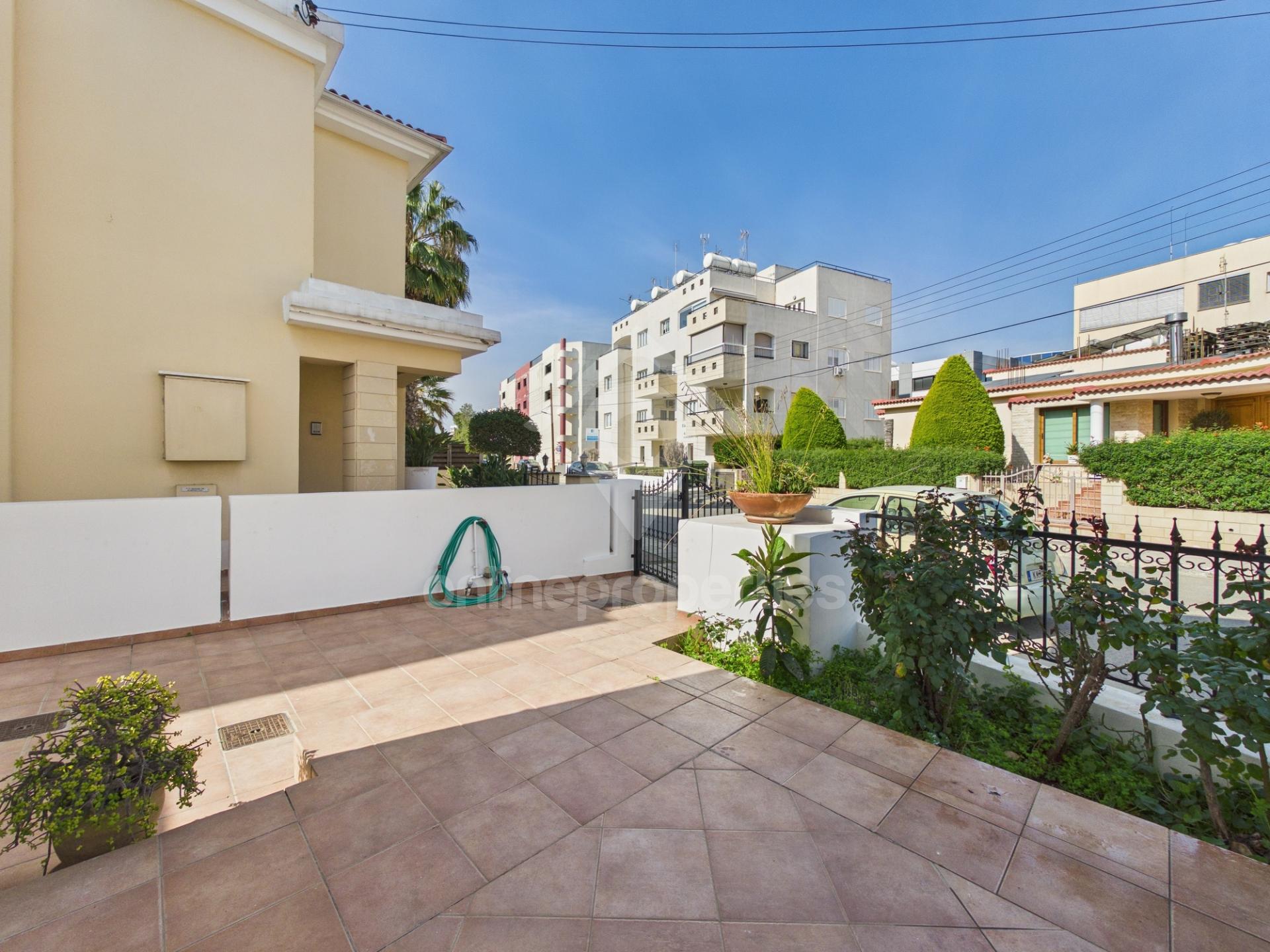 To change image, hover mouse over thumbnails below