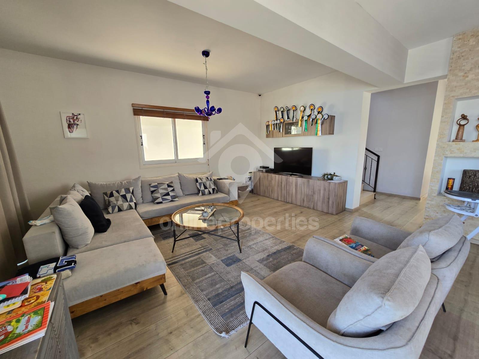 To change image, hover mouse over thumbnails below