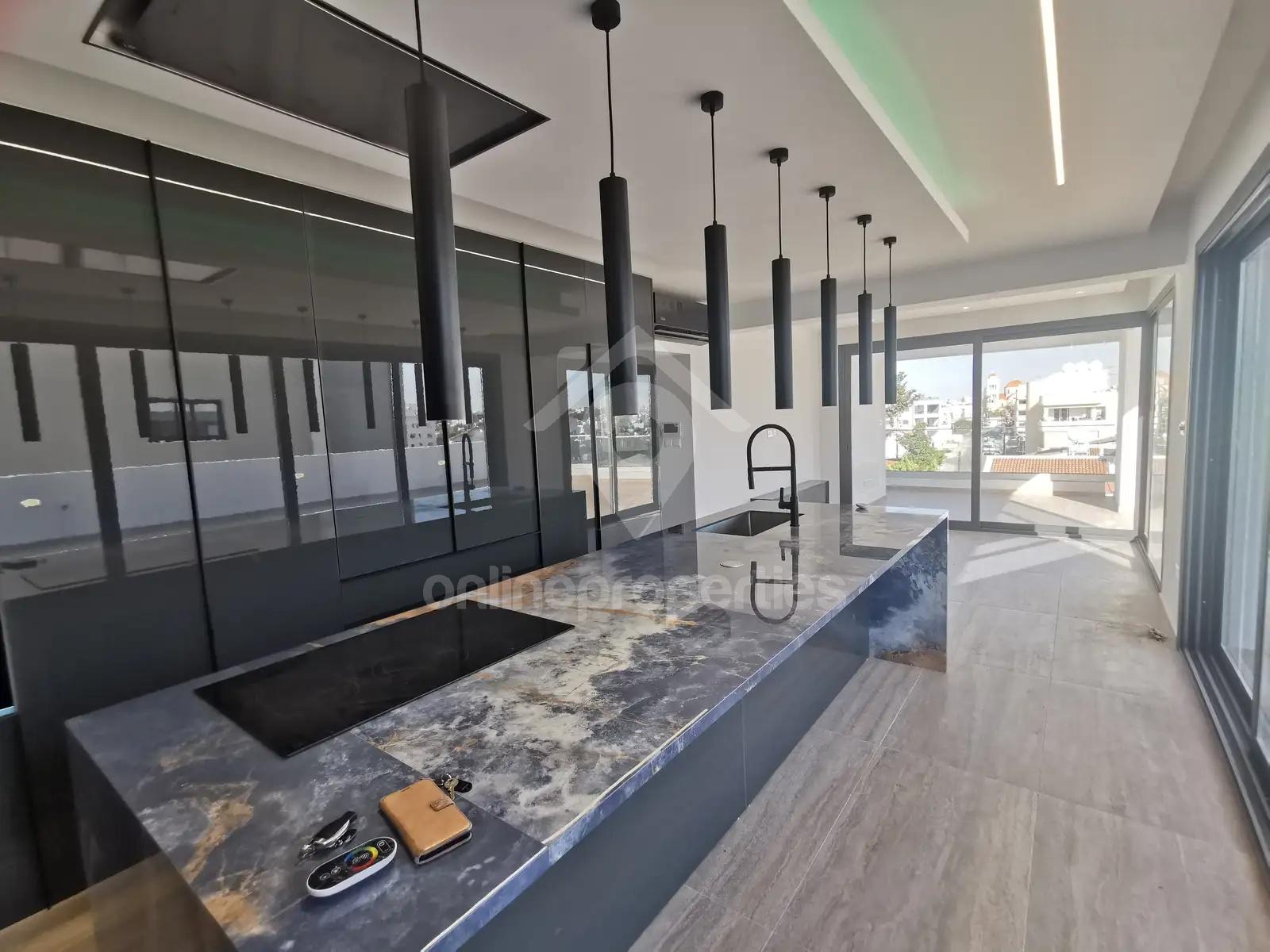 To change image, hover mouse over thumbnails below