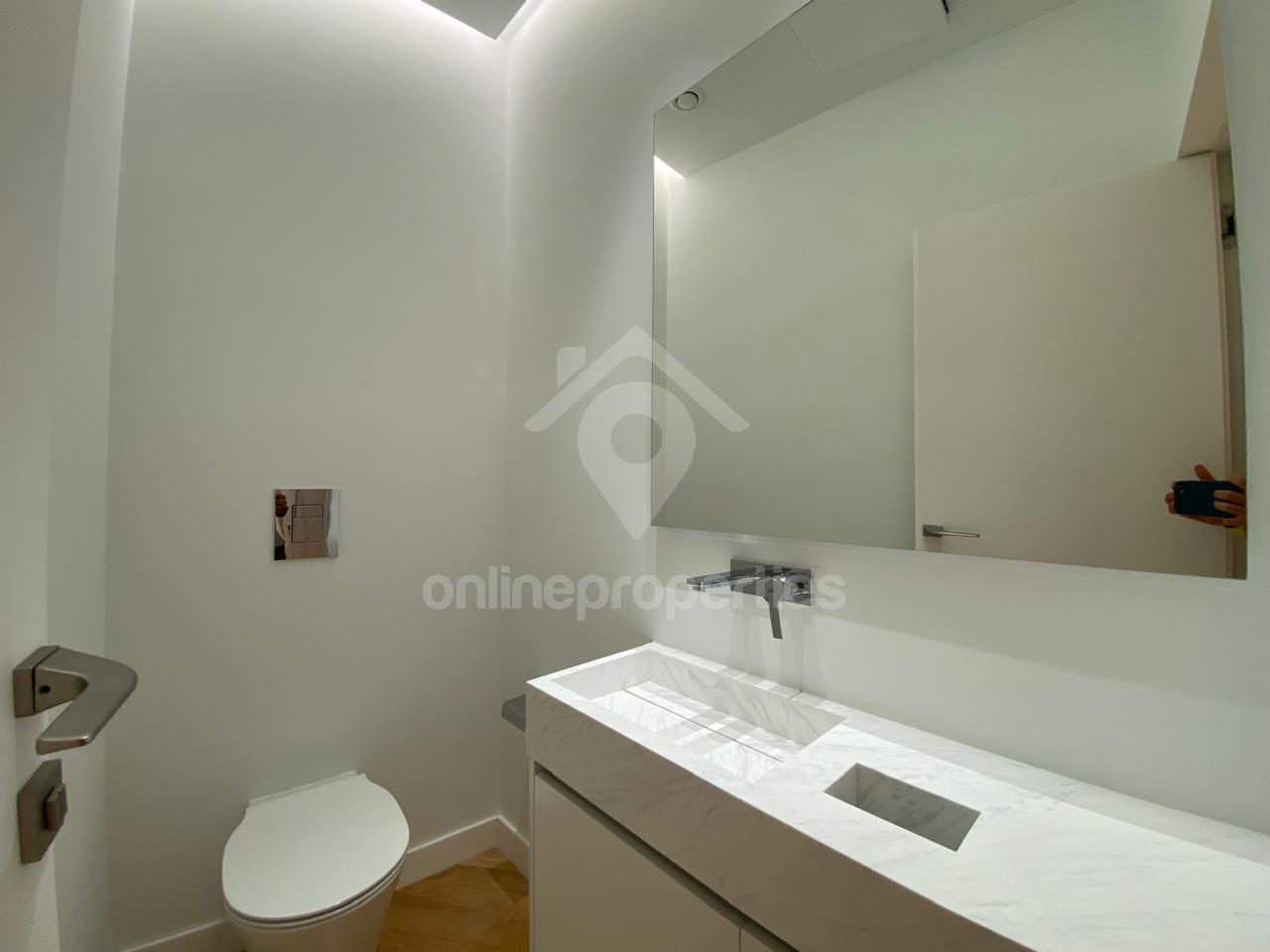 To change image, hover mouse over thumbnails below