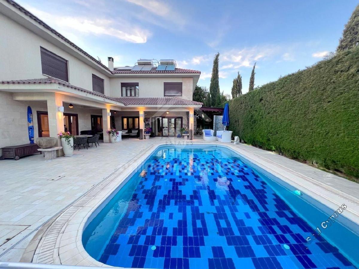 To change image, hover mouse over thumbnails below