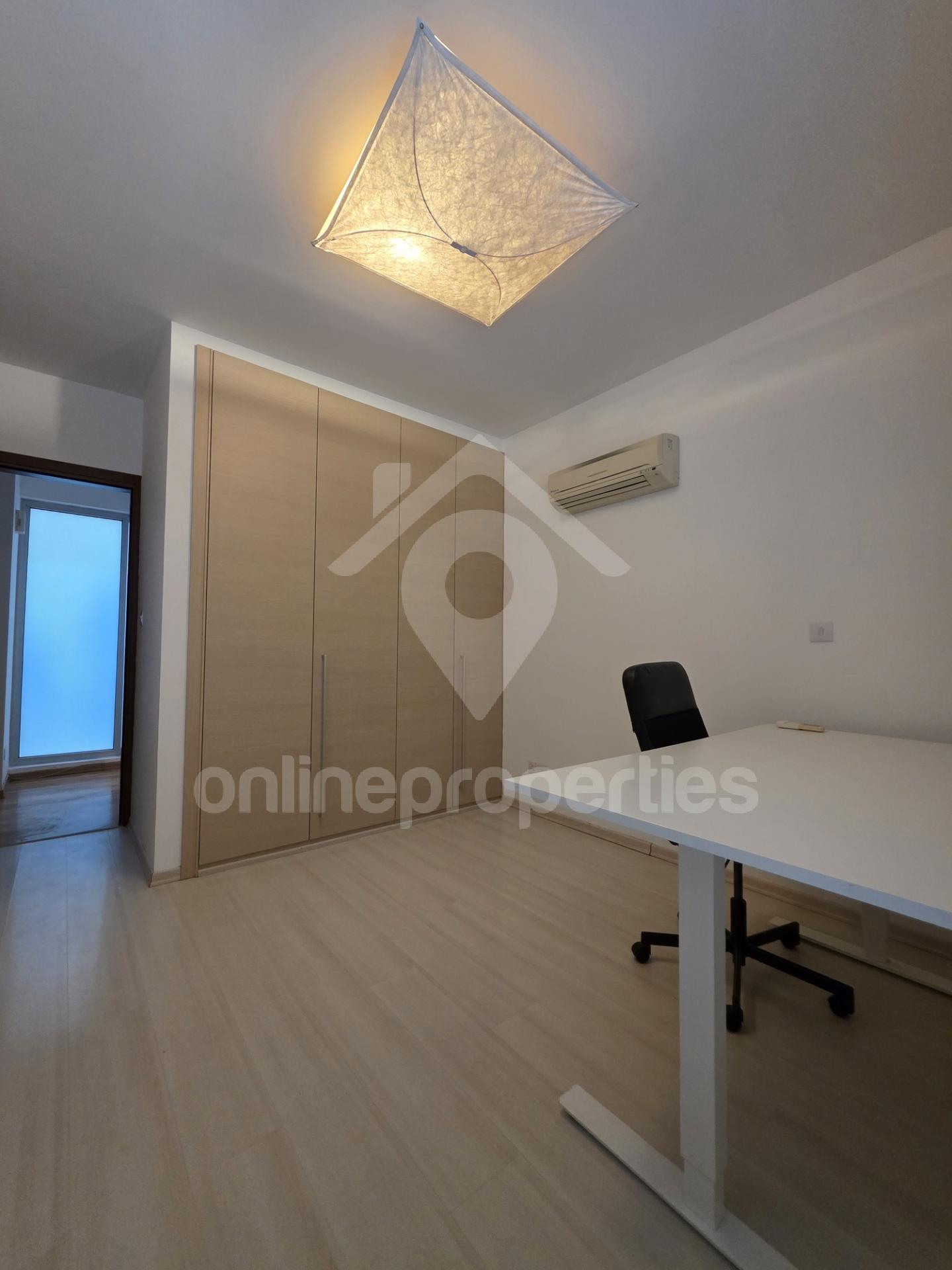 To change image, hover mouse over thumbnails below