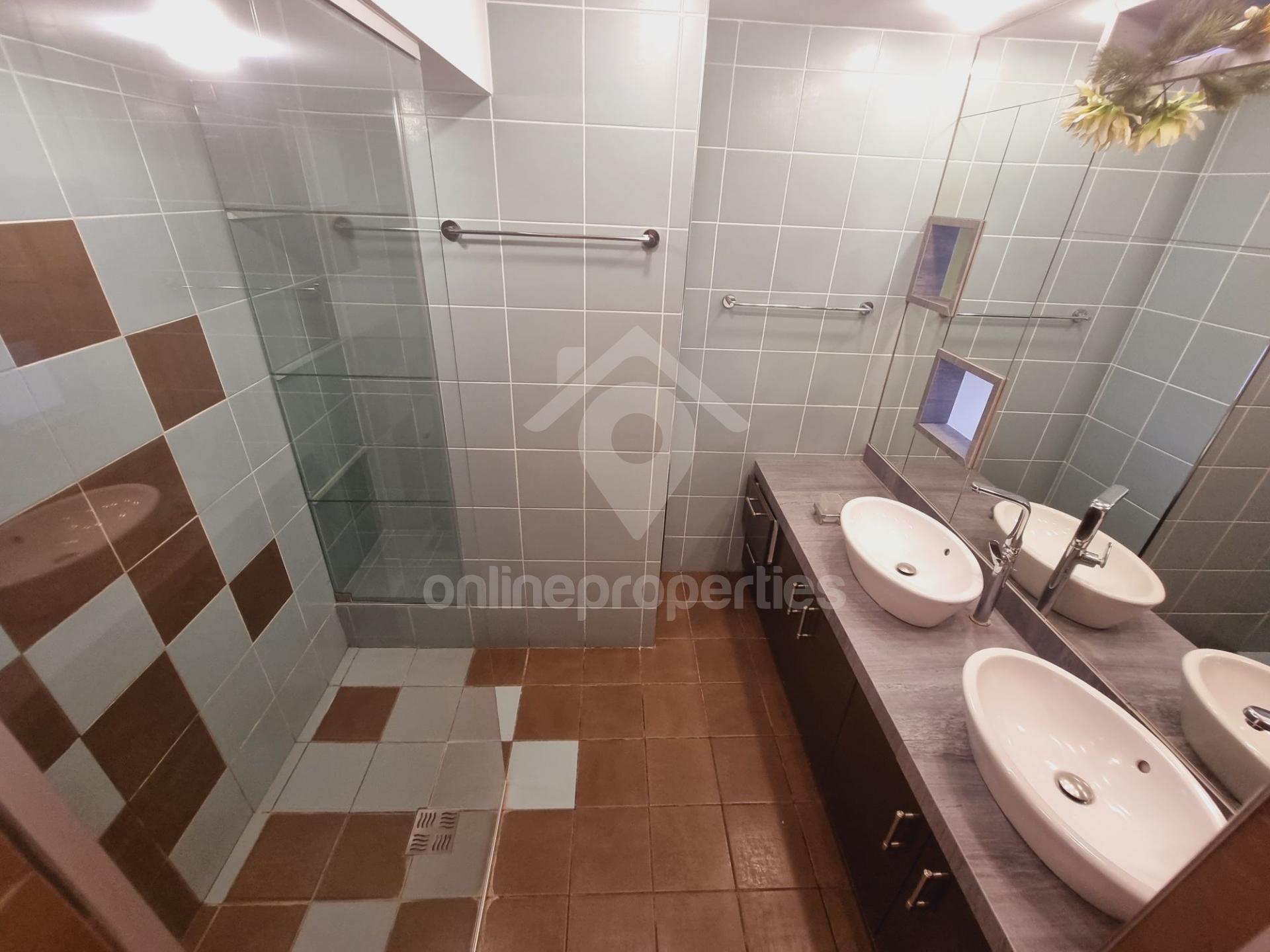 To change image, hover mouse over thumbnails below