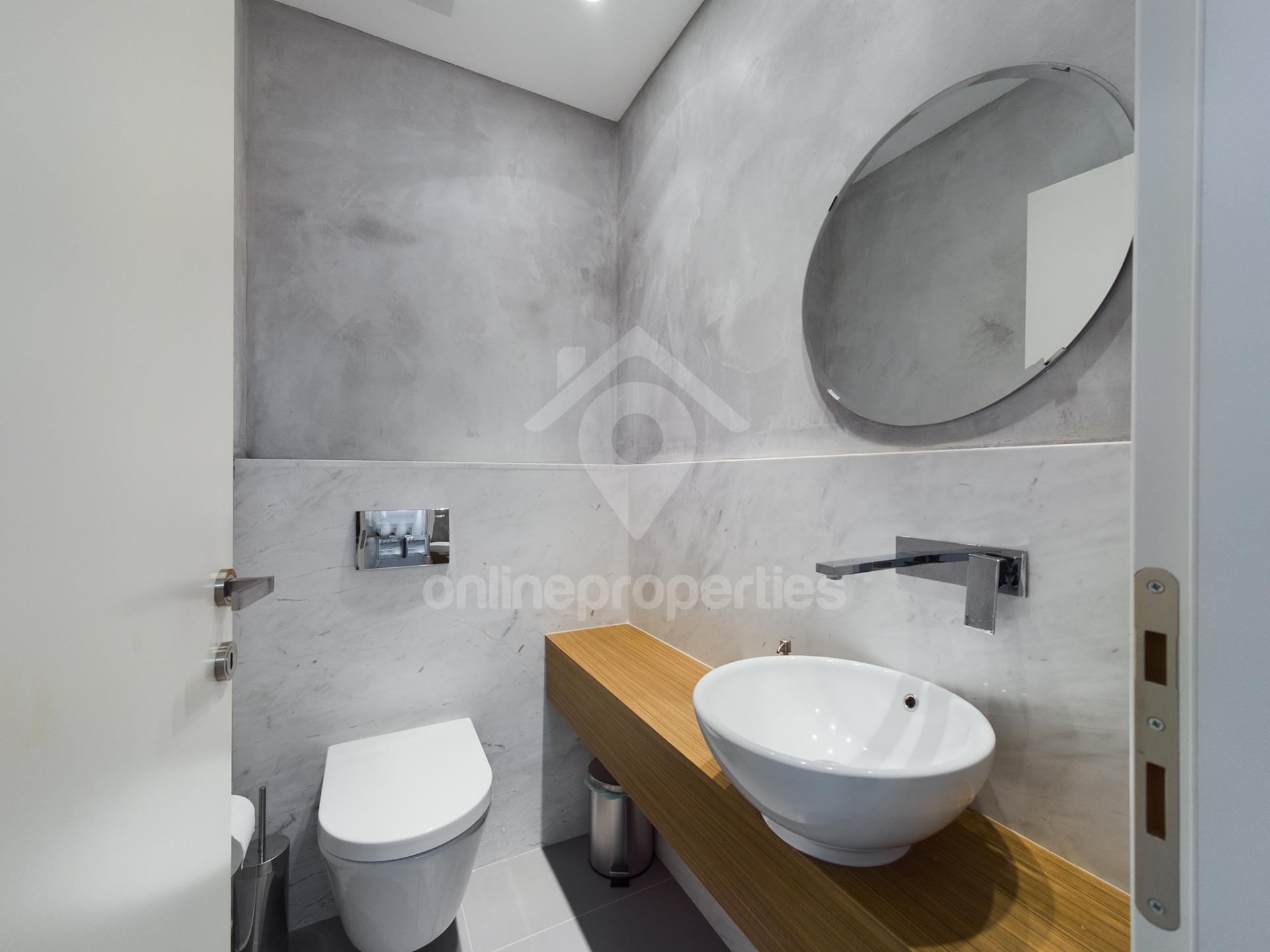 To change image, hover mouse over thumbnails below