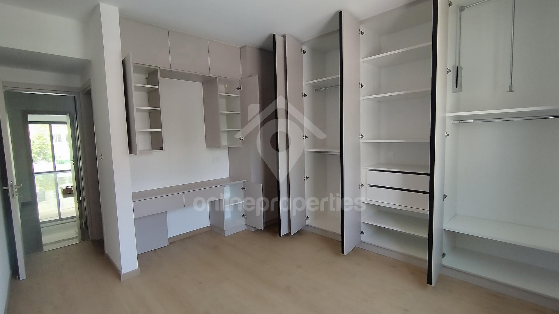 To change image, hover mouse over thumbnails below