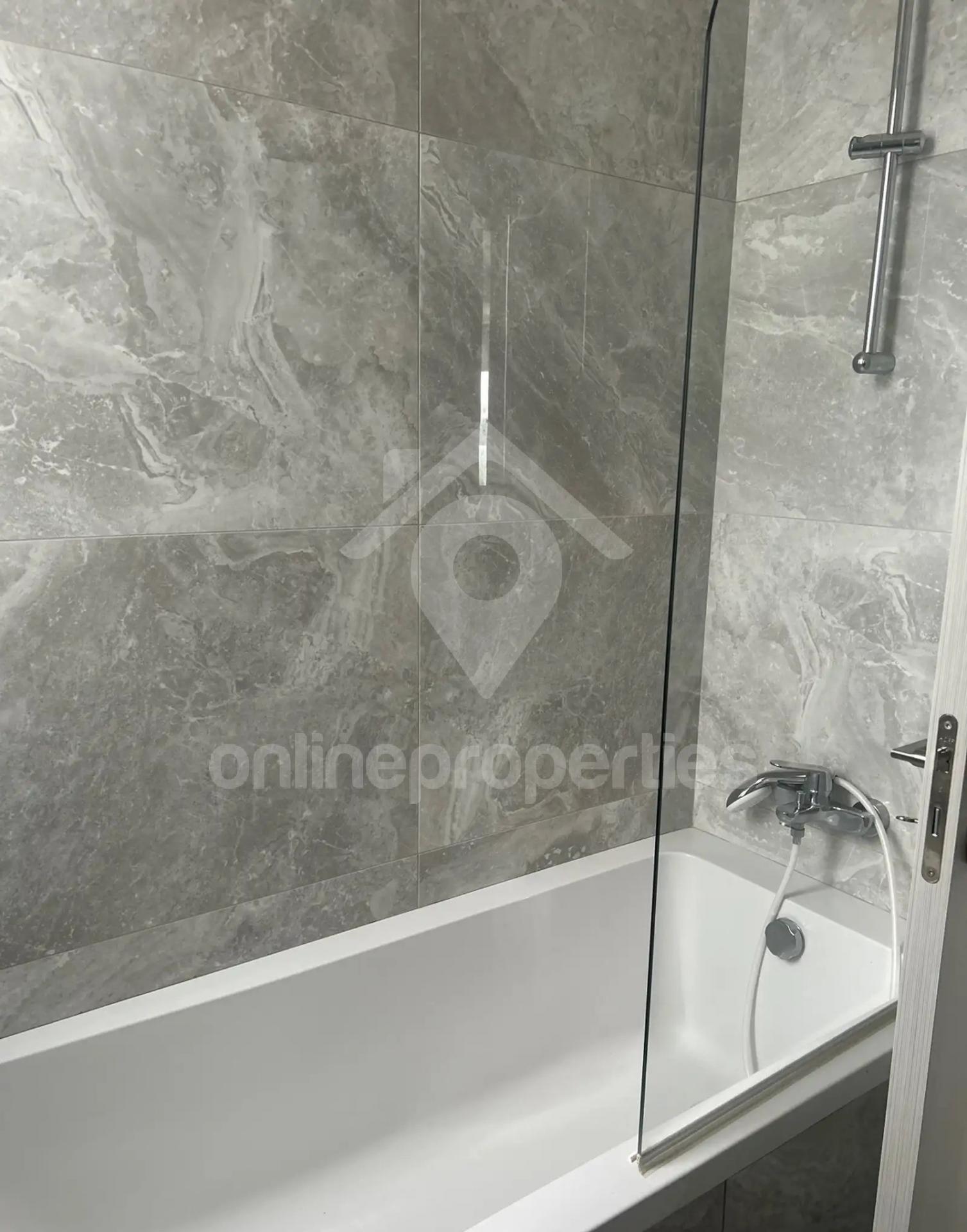 To change image, hover mouse over thumbnails below