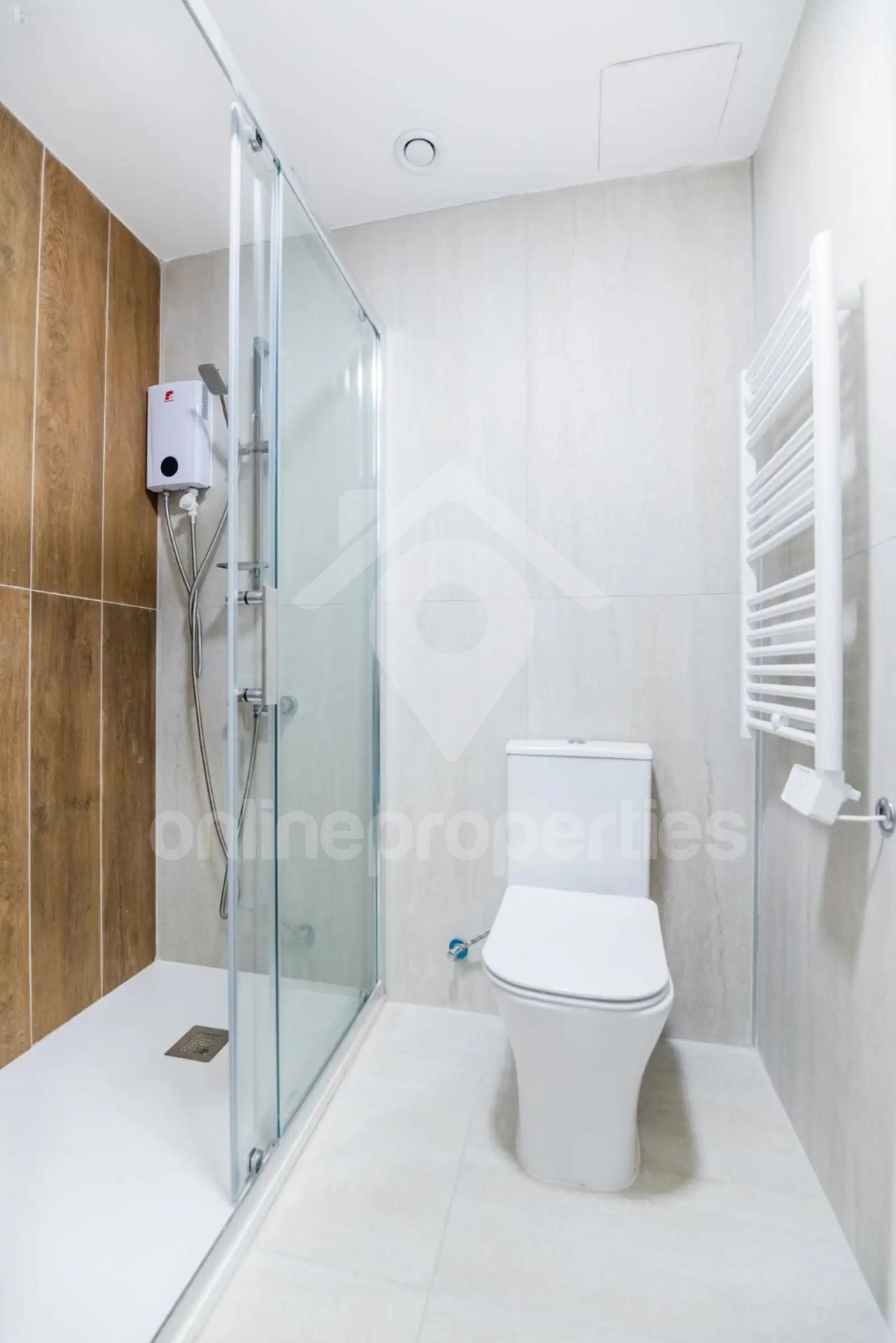 To change image, hover mouse over thumbnails below