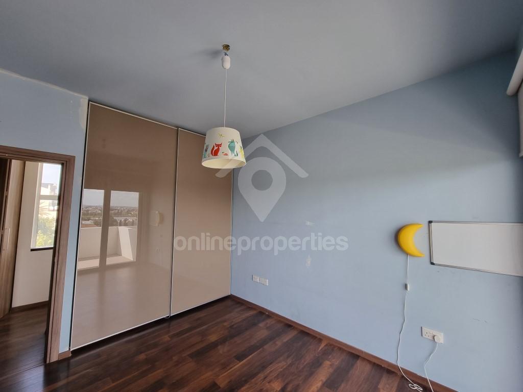 To change image, hover mouse over thumbnails below