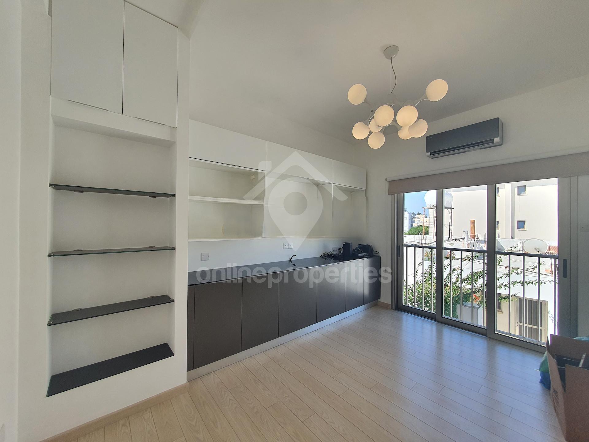 To change image, hover mouse over thumbnails below