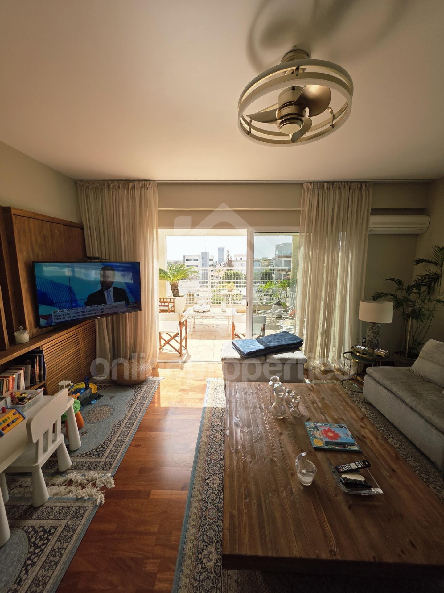 To change image, hover mouse over thumbnails below