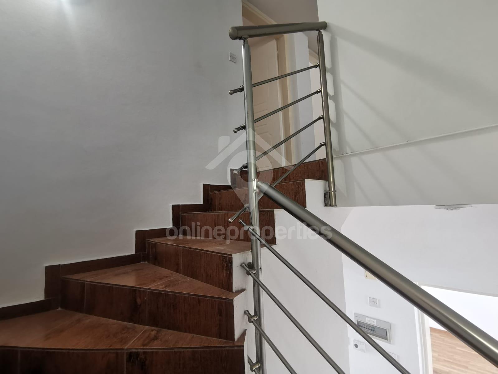 To change image, hover mouse over thumbnails below