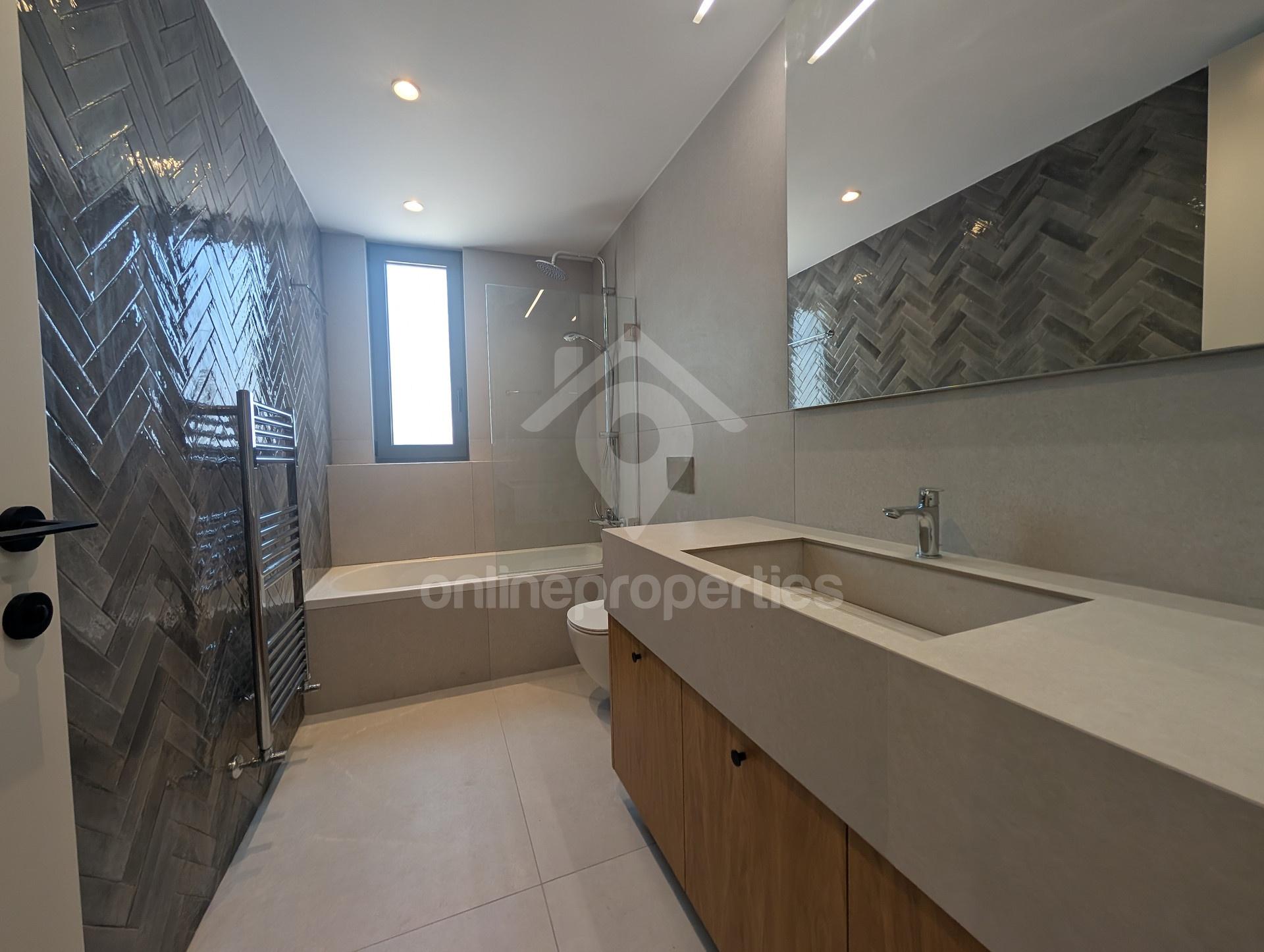 To change image, hover mouse over thumbnails below