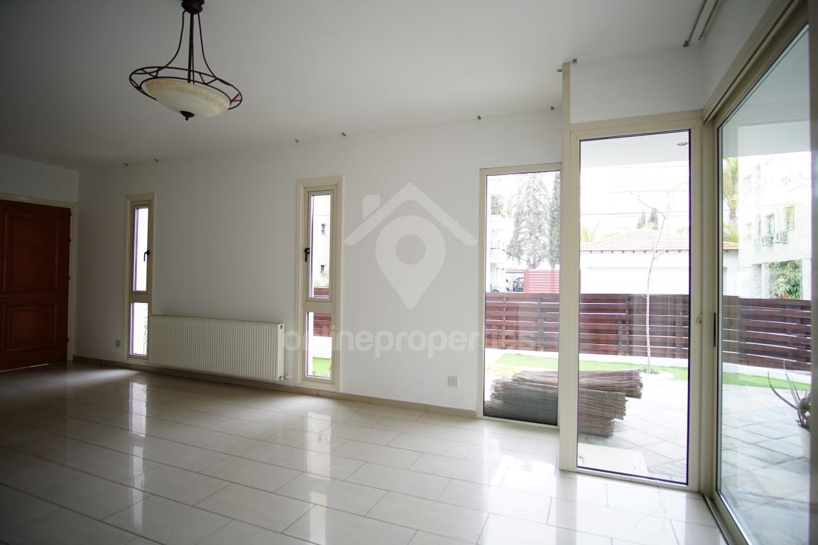 To change image, hover mouse over thumbnails below