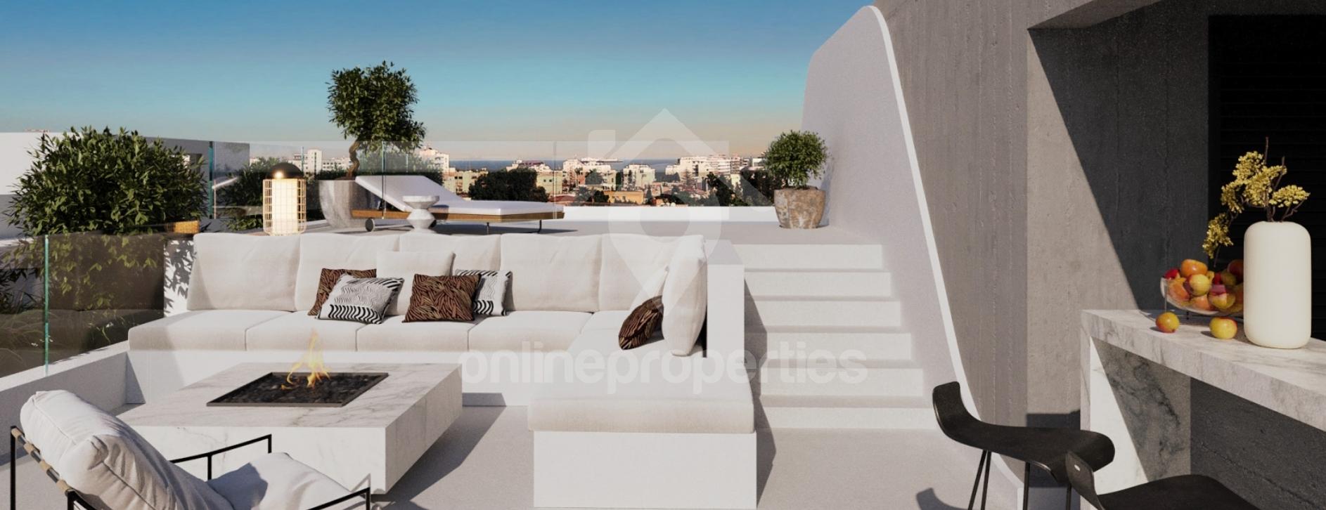 To change image, hover mouse over thumbnails below