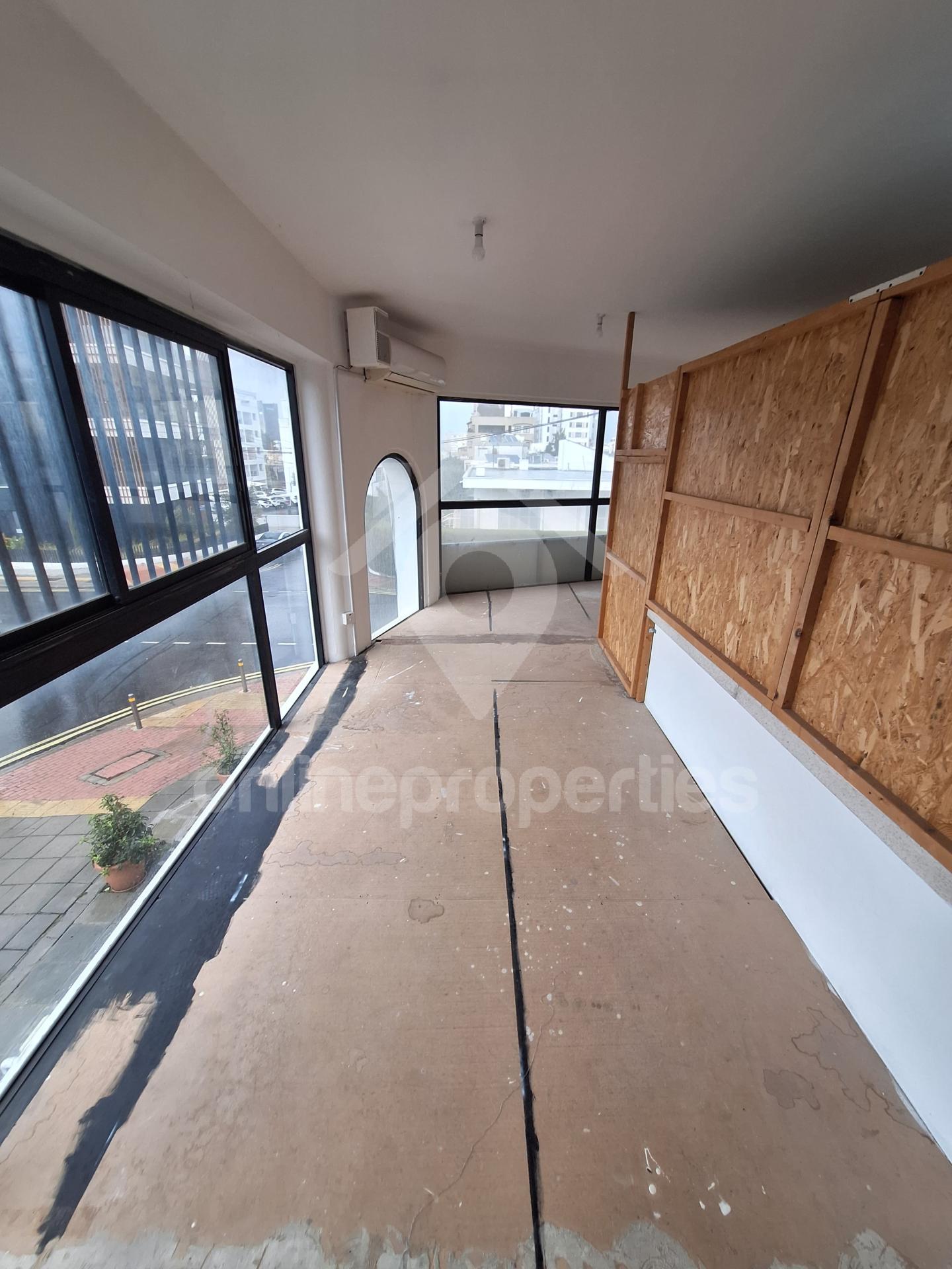 To change image, hover mouse over thumbnails below