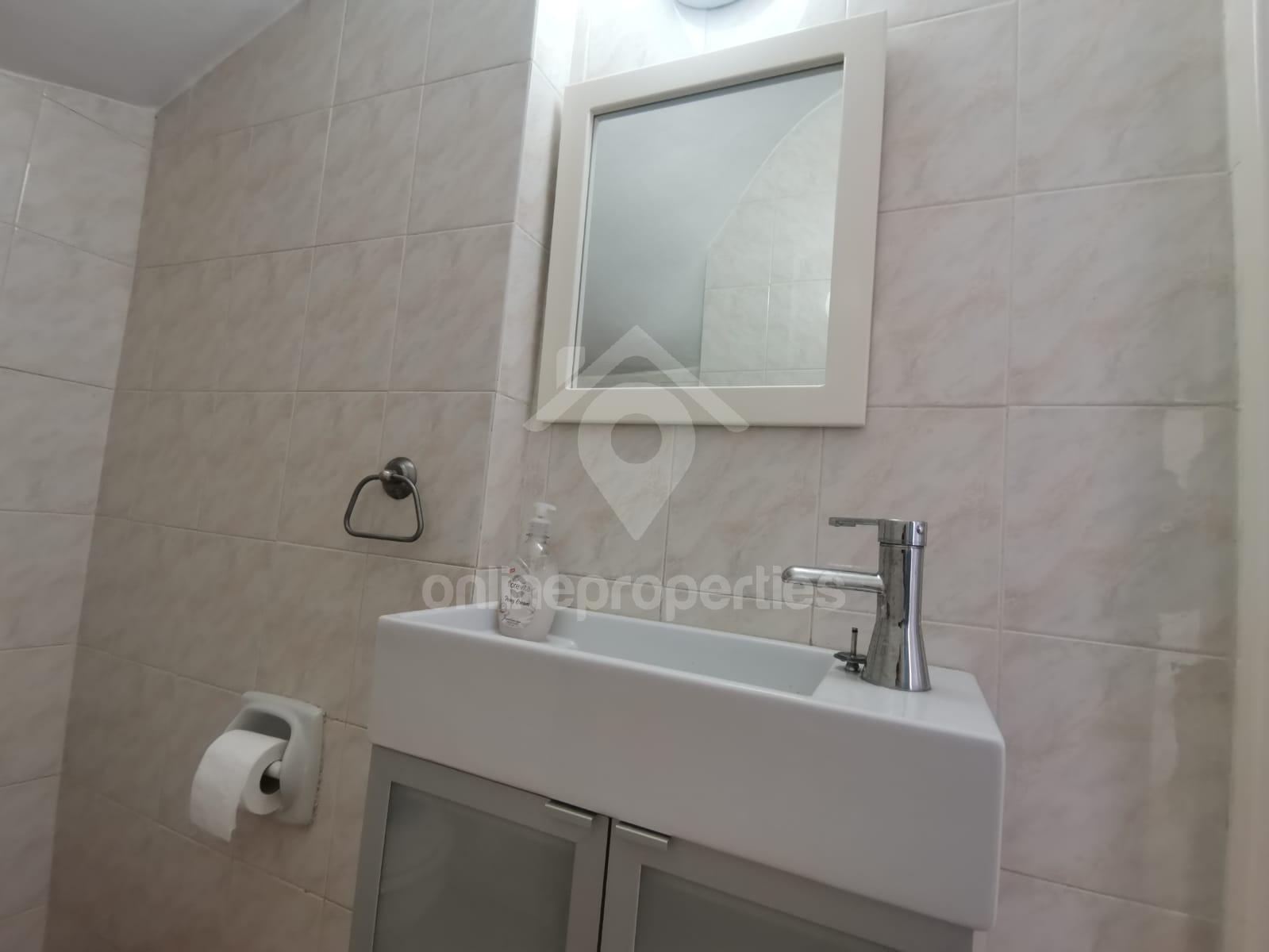 To change image, hover mouse over thumbnails below