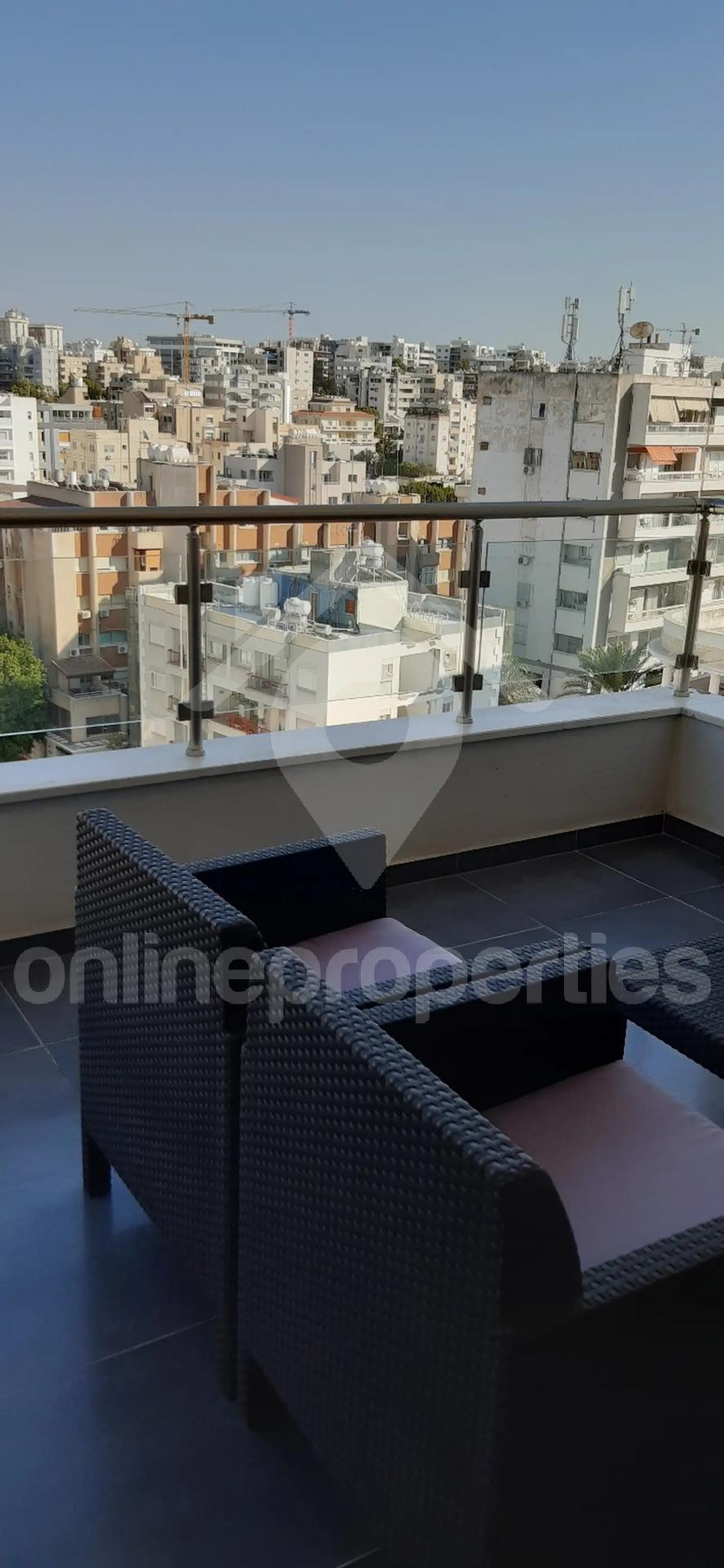 To change image, hover mouse over thumbnails below