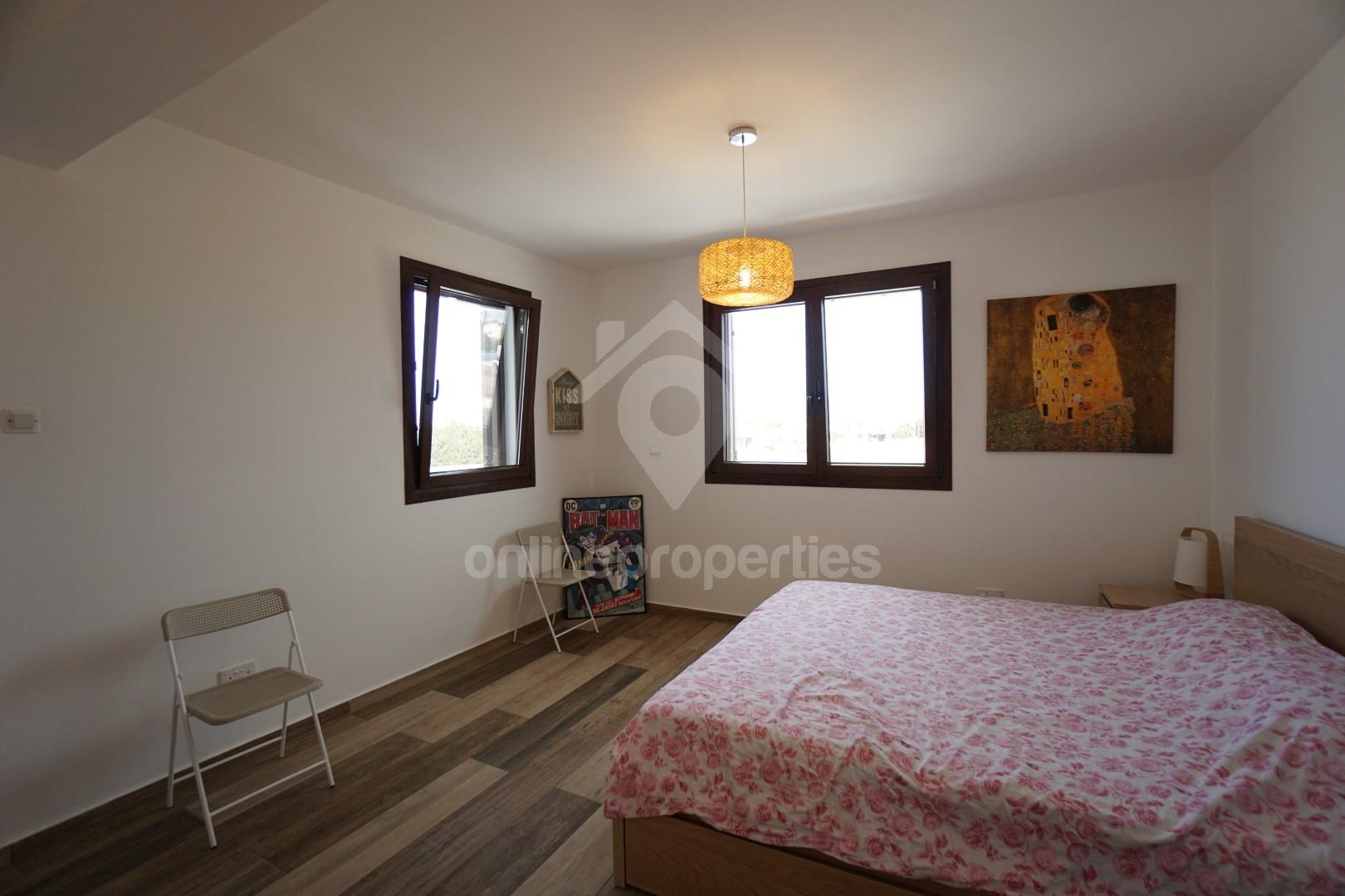 To change image, hover mouse over thumbnails below