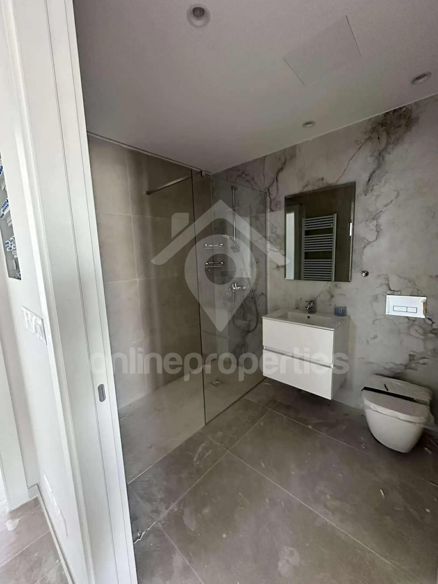 To change image, hover mouse over thumbnails below