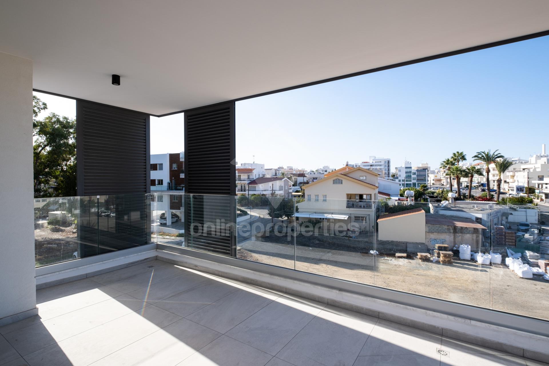 To change image, hover mouse over thumbnails below