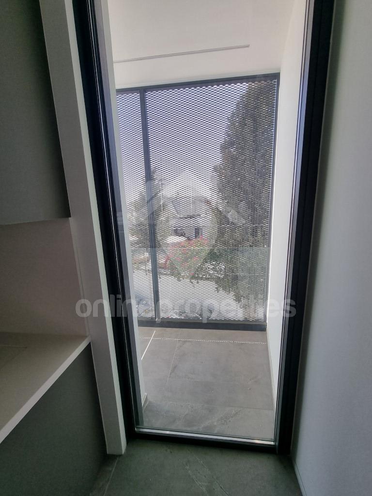 To change image, hover mouse over thumbnails below