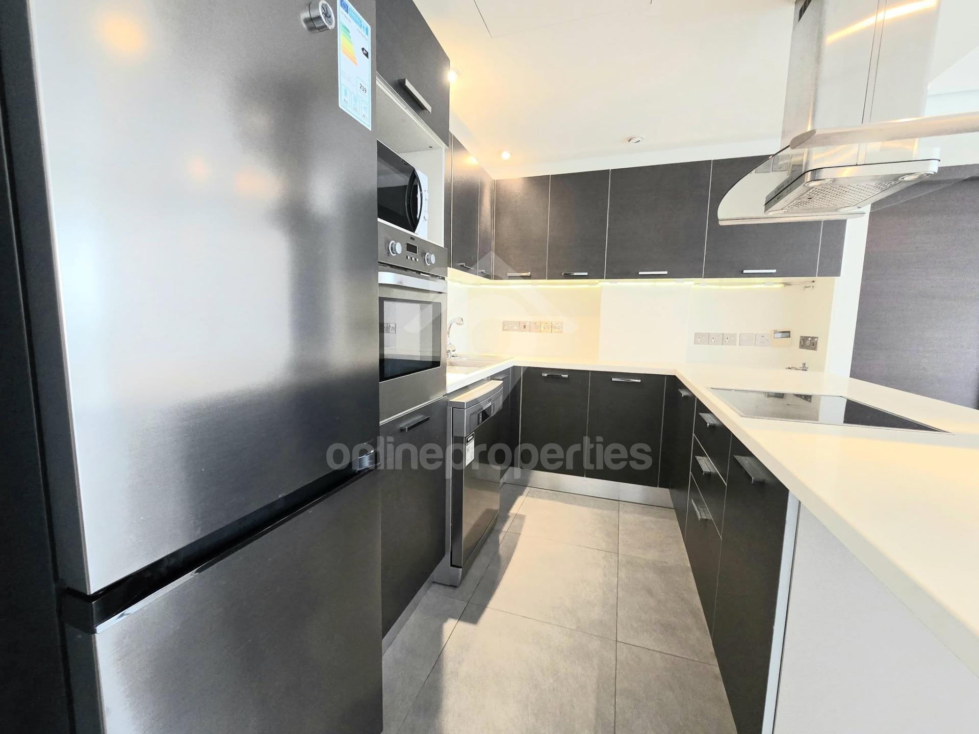 To change image, hover mouse over thumbnails below