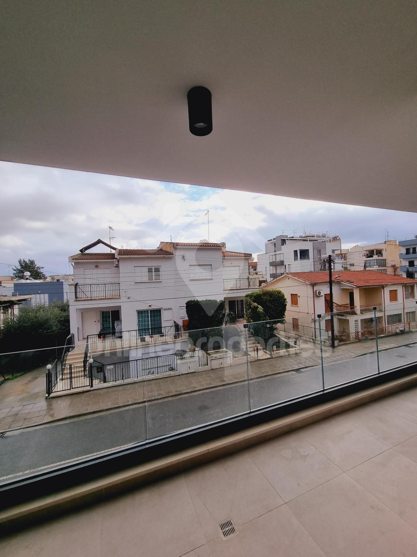 To change image, hover mouse over thumbnails below