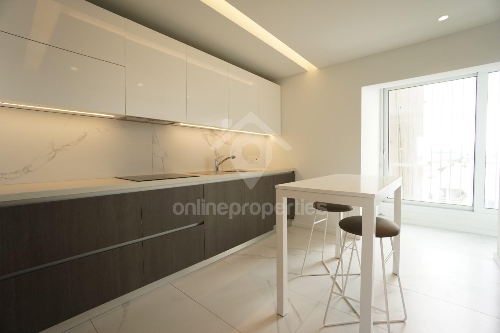 To change image, hover mouse over thumbnails below