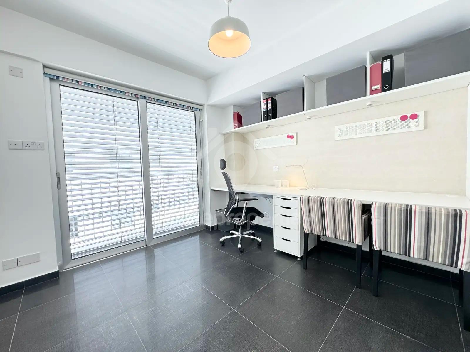 To change image, hover mouse over thumbnails below