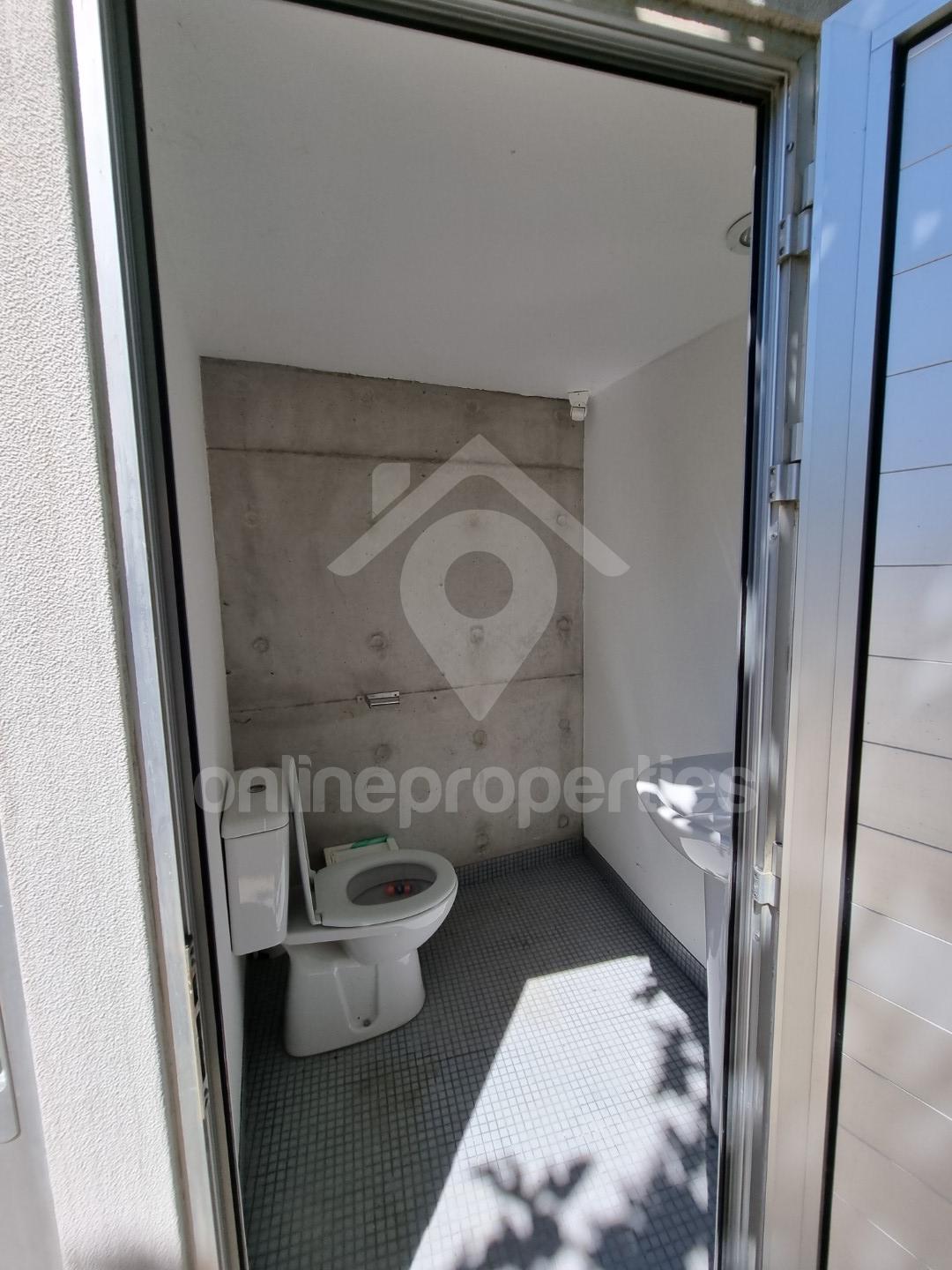 To change image, hover mouse over thumbnails below