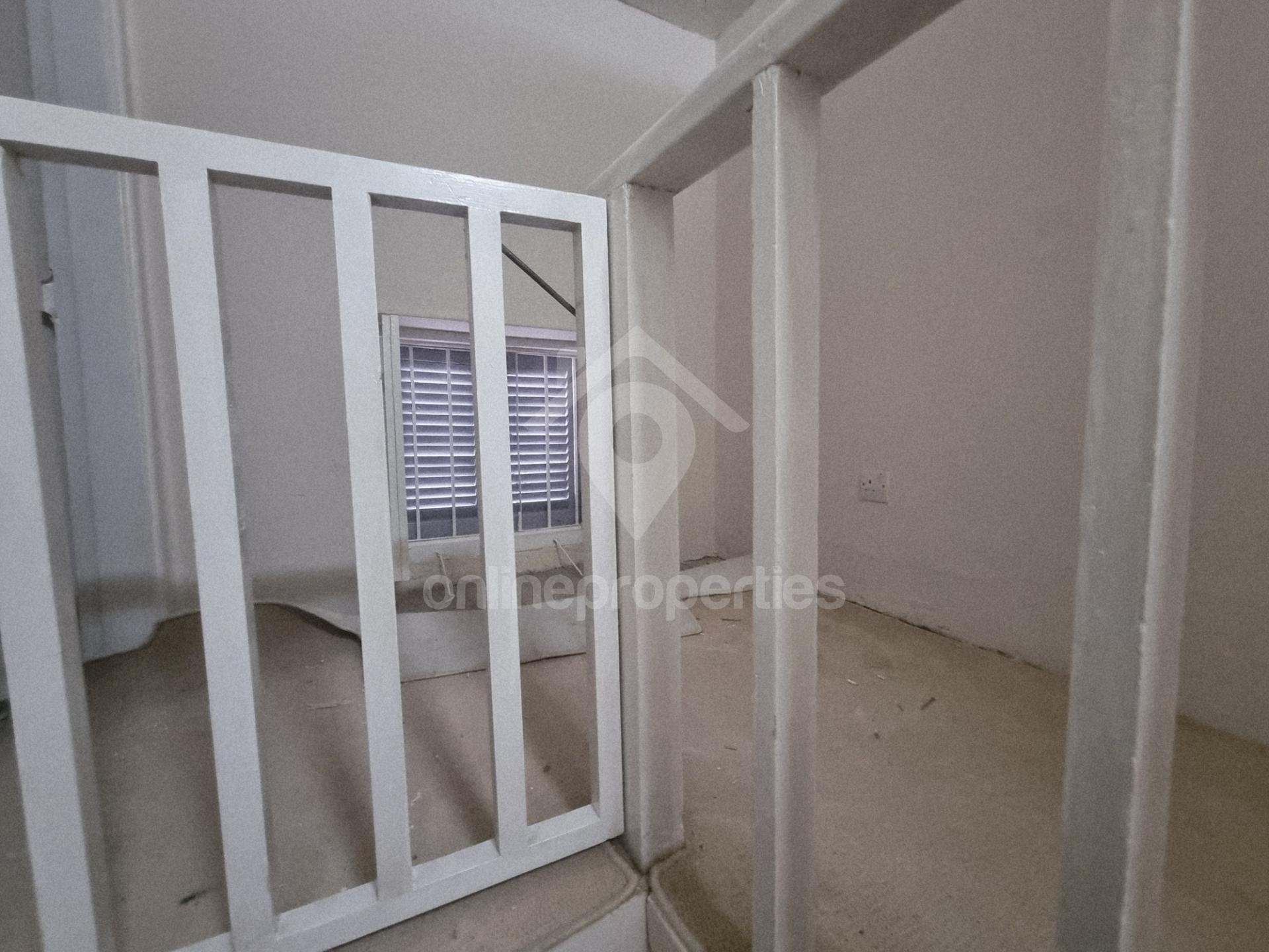 To change image, hover mouse over thumbnails below